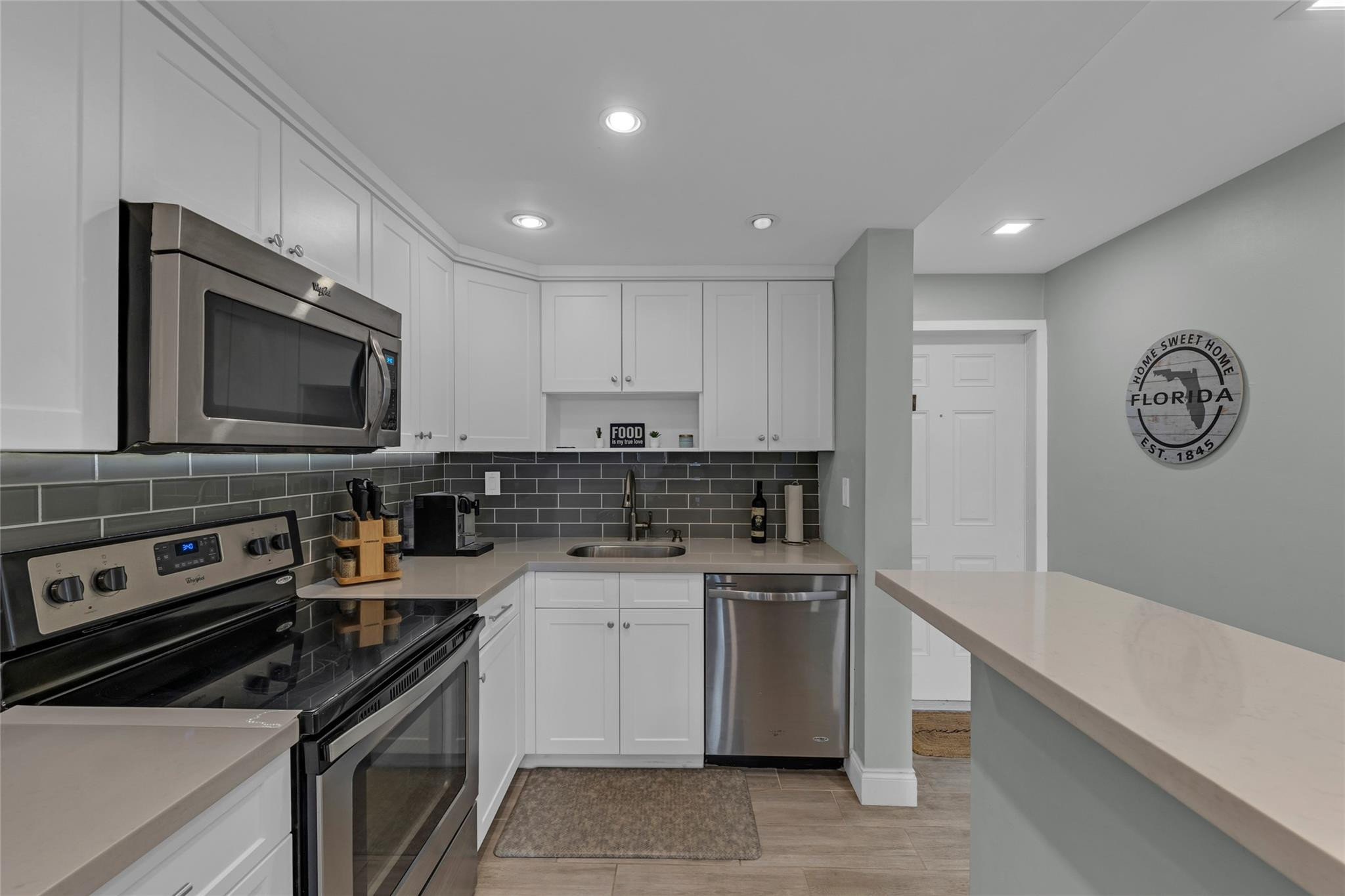 611 NE 14th #306, Fort Lauderdale FL 33304