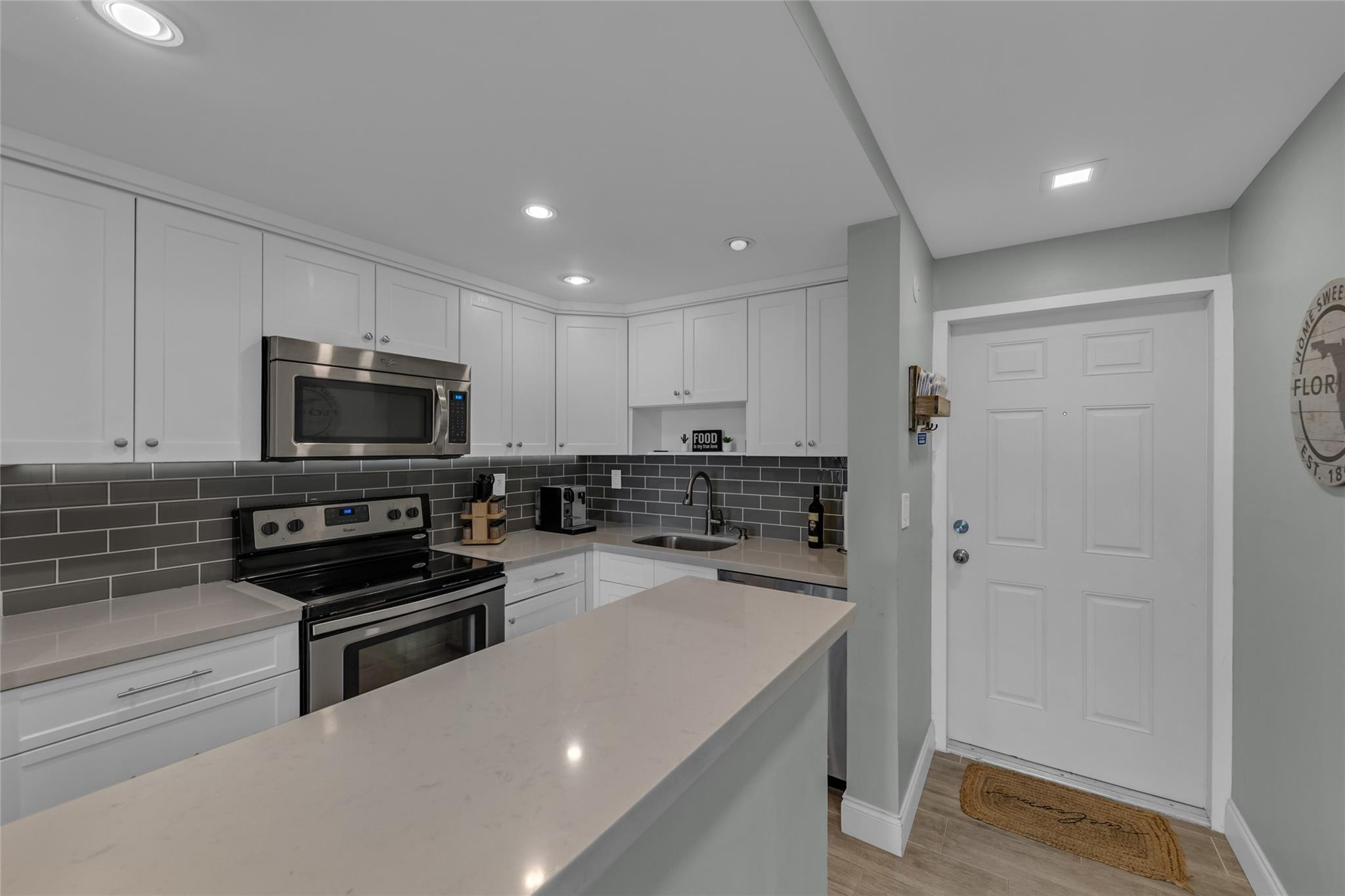 611 NE 14th #306, Fort Lauderdale FL 33304