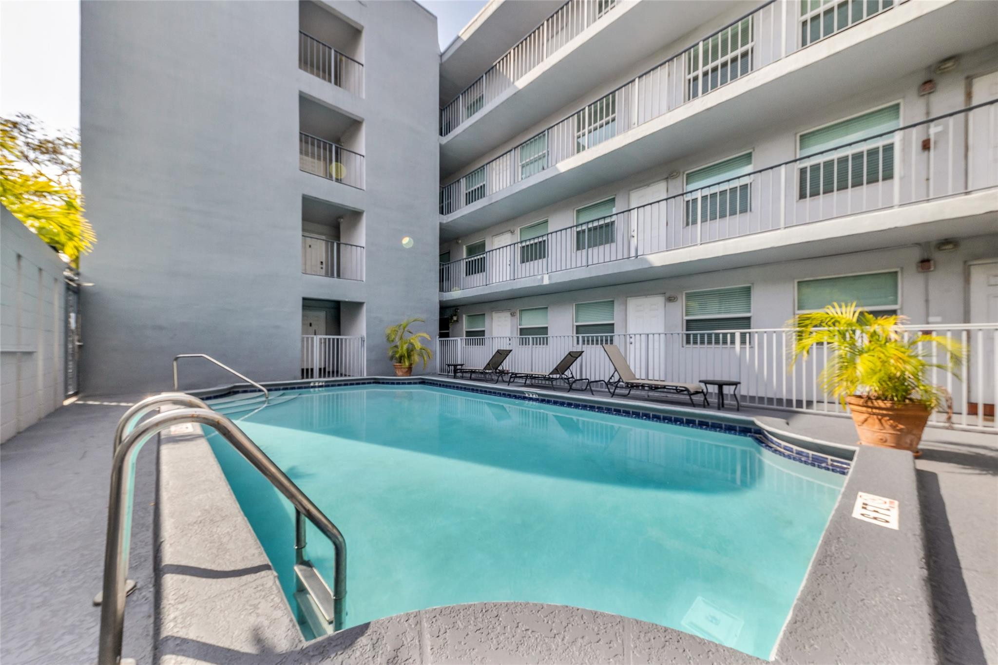 611 NE 14th #306, Fort Lauderdale FL 33304