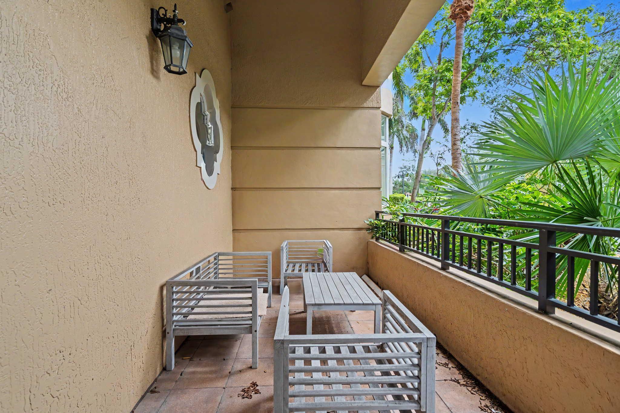 16102 Emerald Estates #128, Weston FL 33331