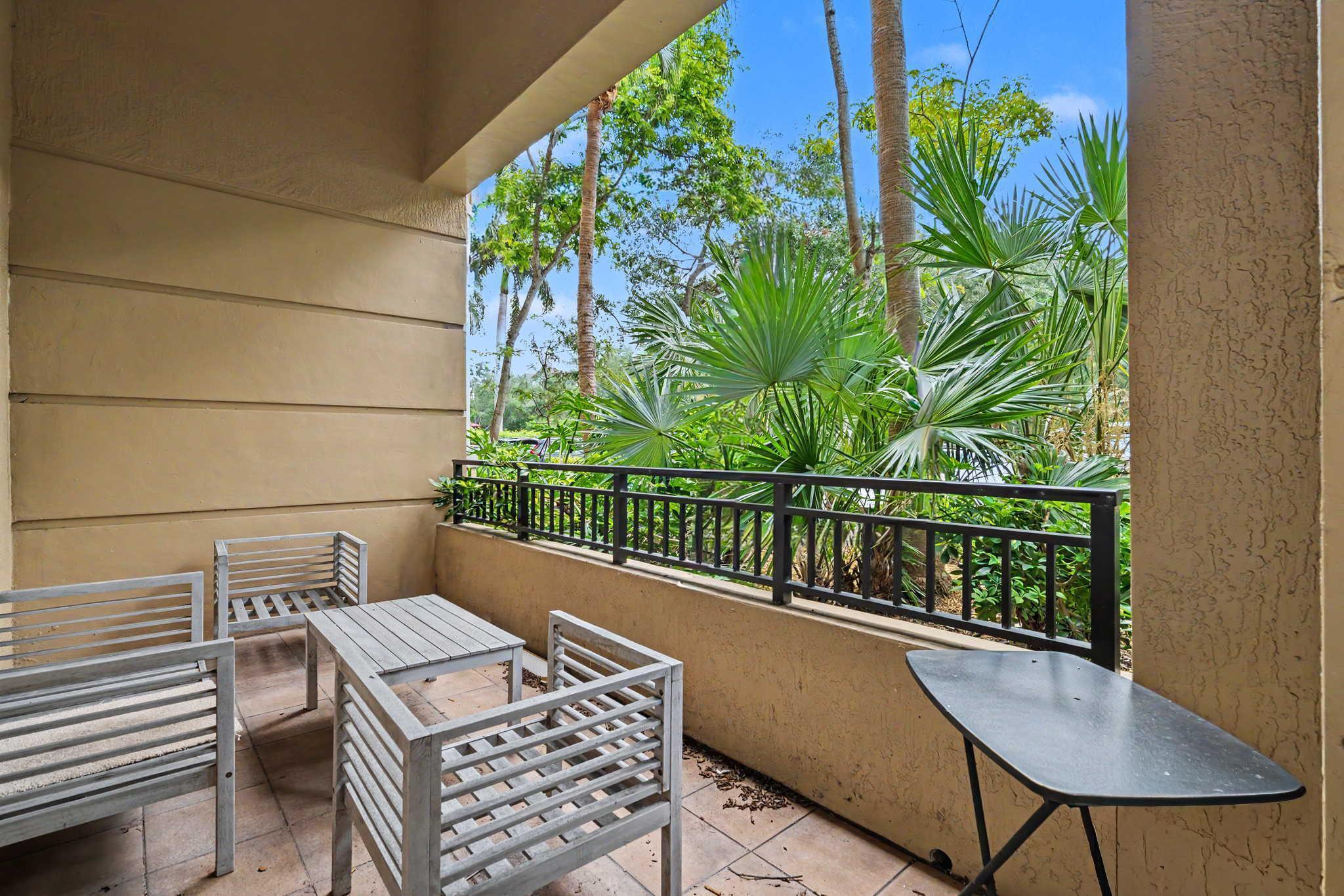 16102 Emerald Estates #128, Weston FL 33331