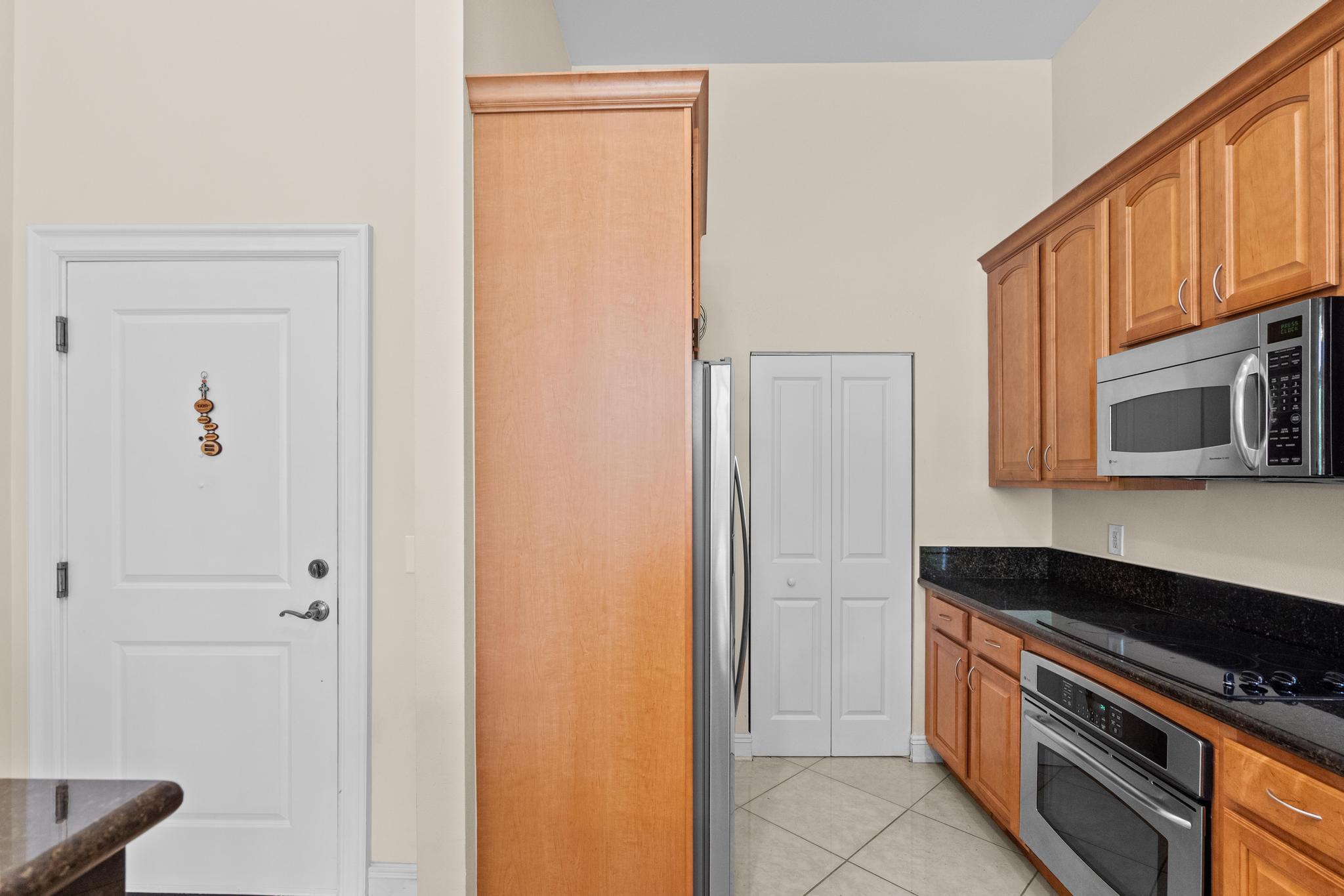 16102 Emerald Estates #128, Weston FL 33331
