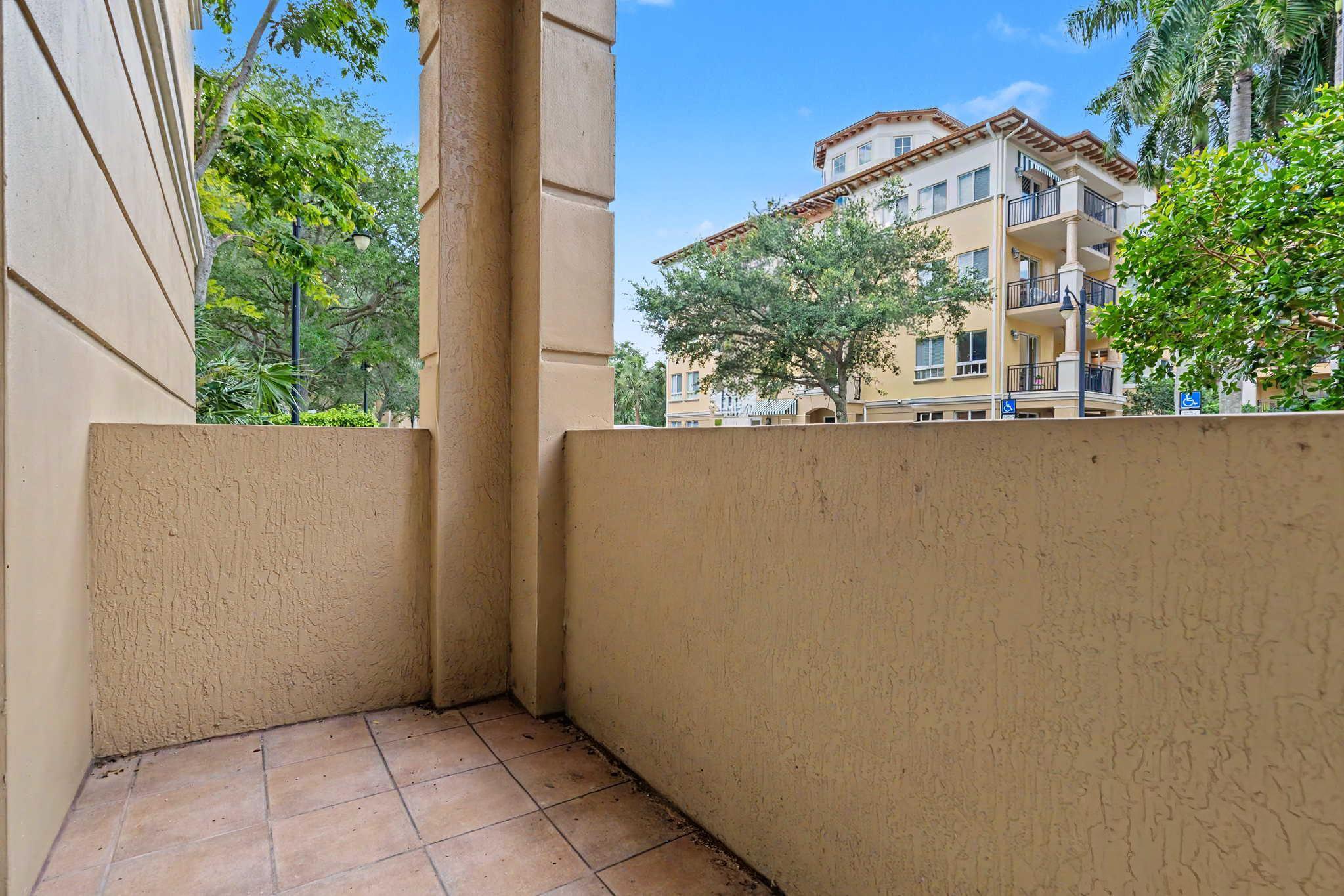 16102 Emerald Estates #128, Weston FL 33331