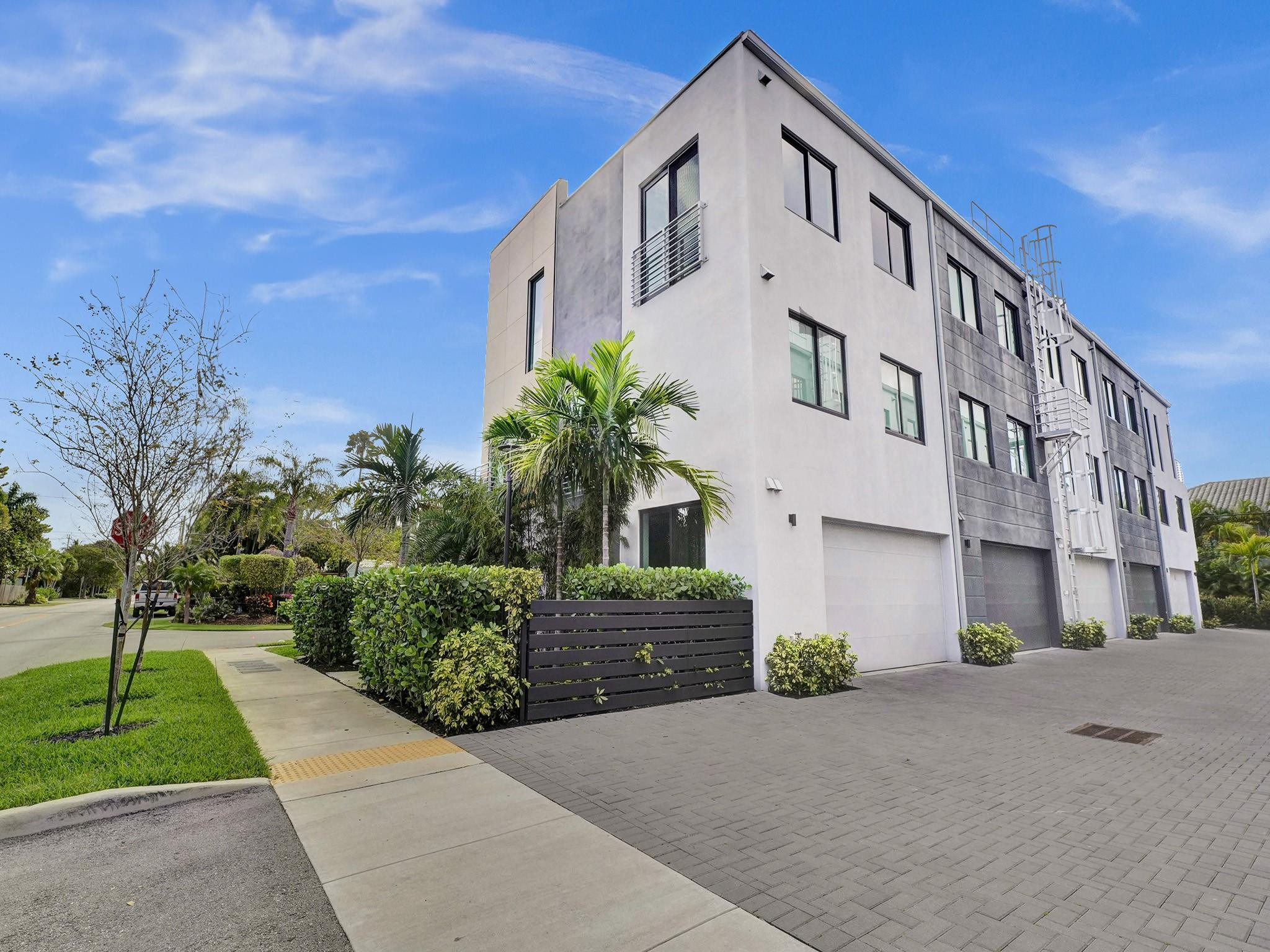 924 NE 4th, Fort Lauderdale FL 33301