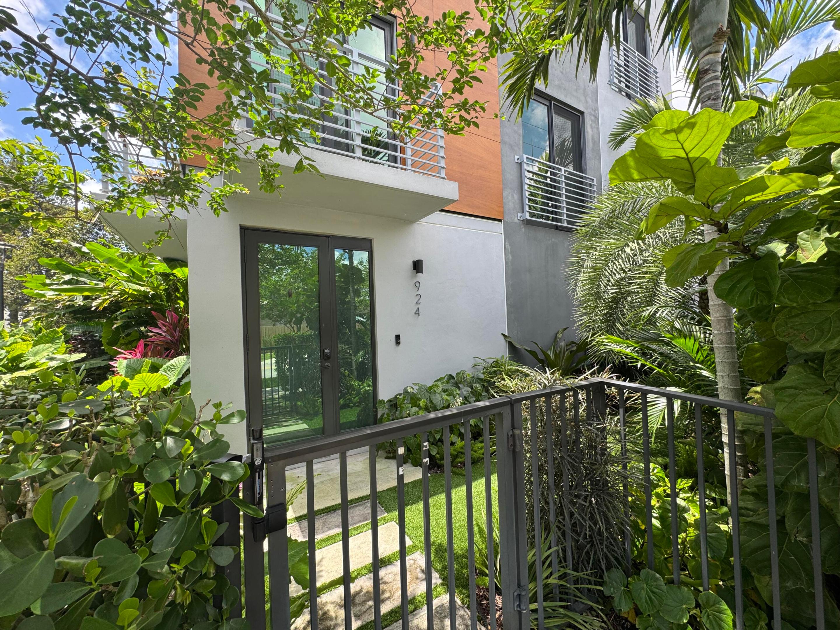 924 NE 4th, Fort Lauderdale FL 33301