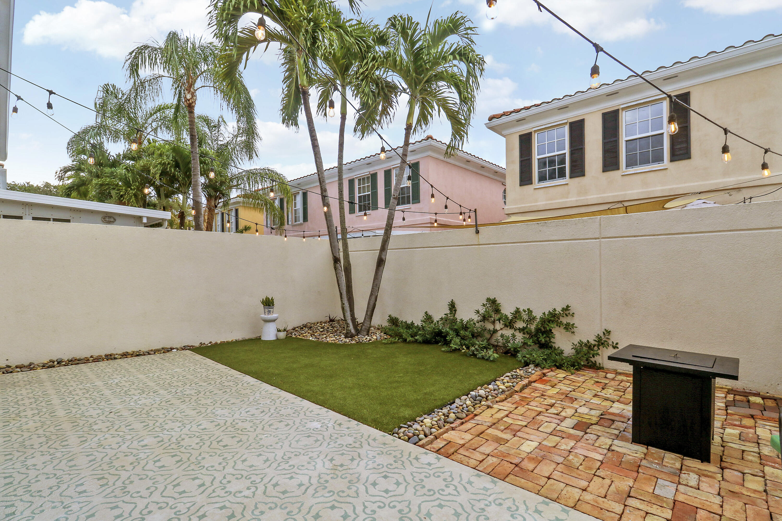 23 Live Oak, Tequesta FL 33469