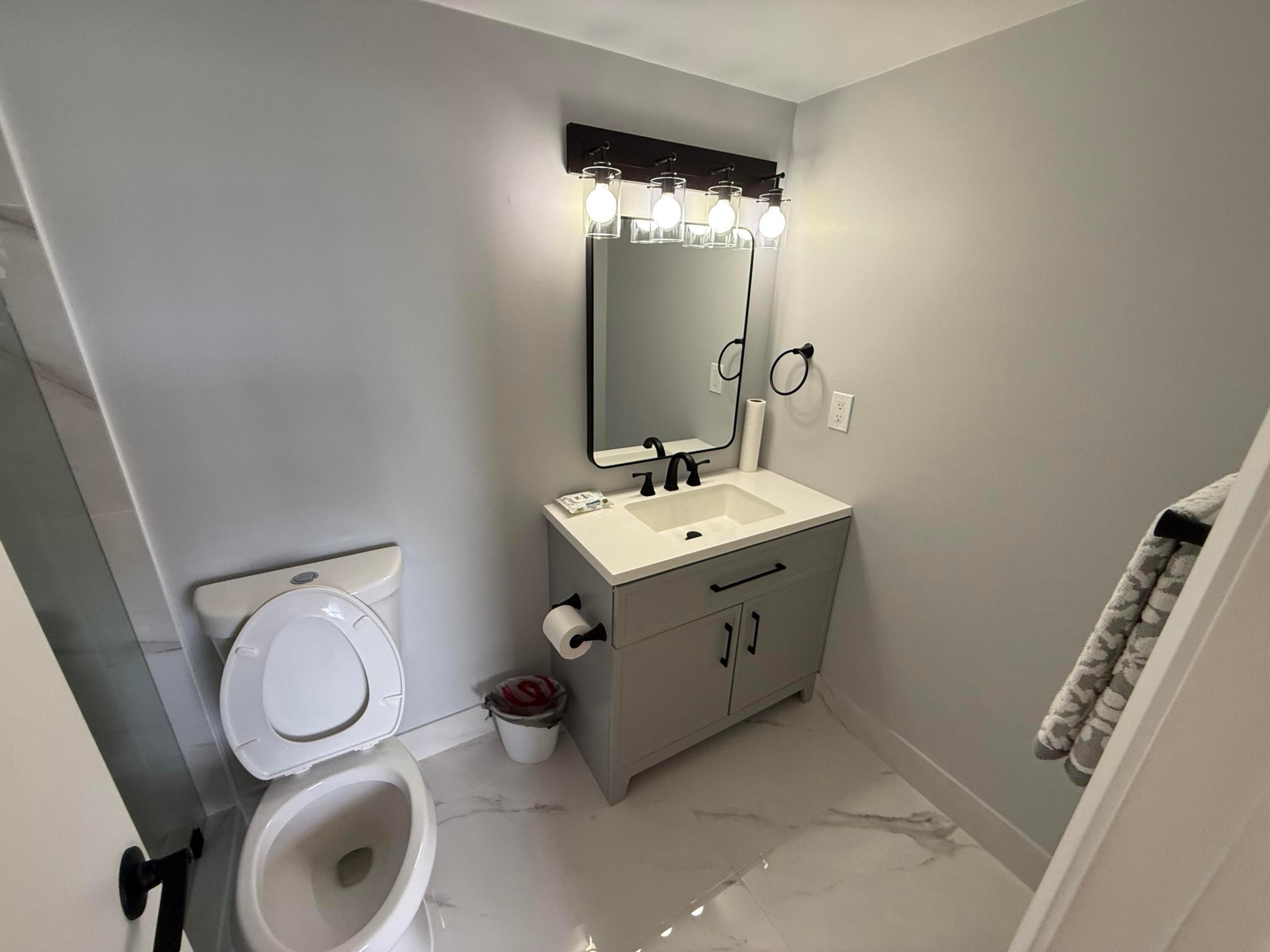 401 SE 3rd #204, Dania Beach FL 33004