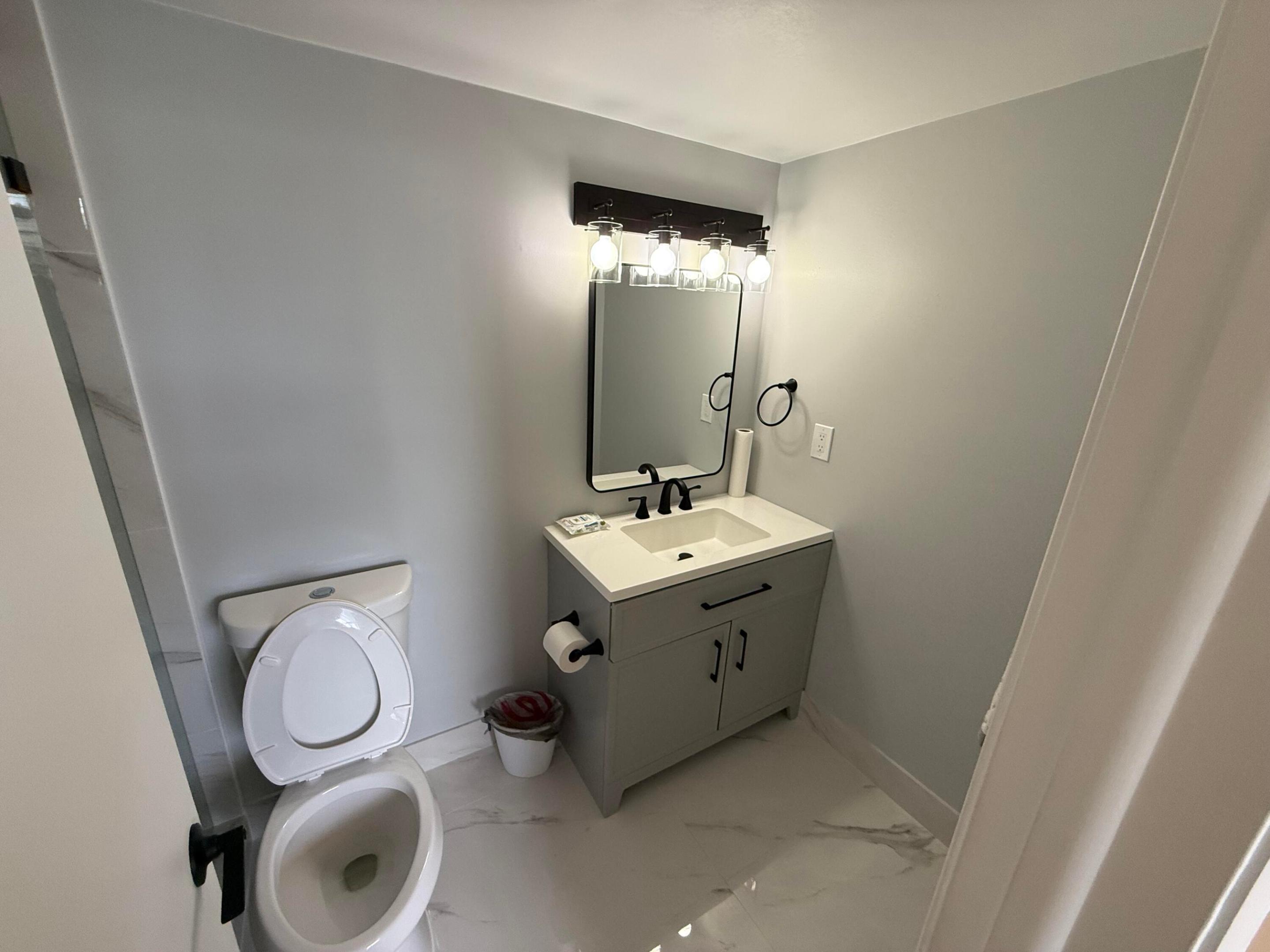 401 SE 3rd #204, Dania Beach FL 33004