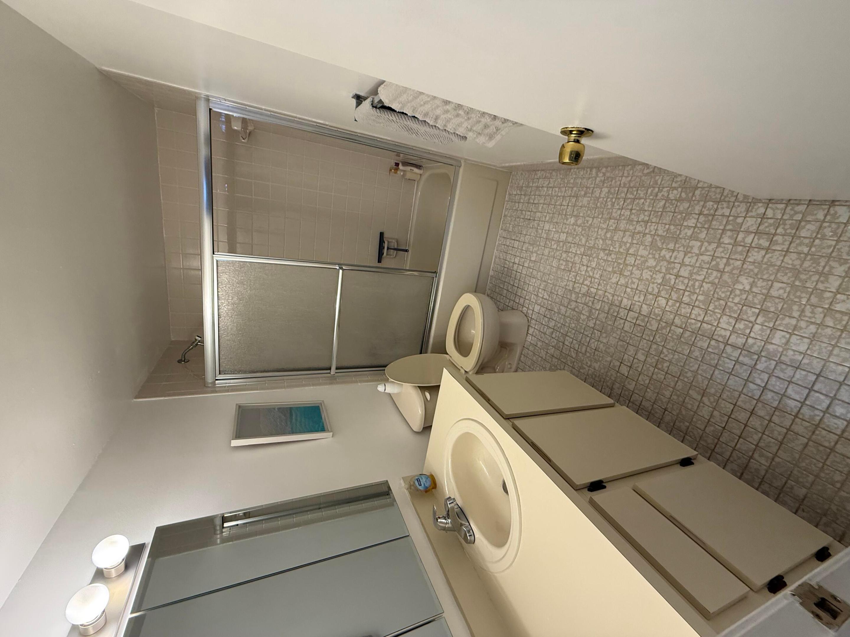 401 SE 3rd #204, Dania Beach FL 33004