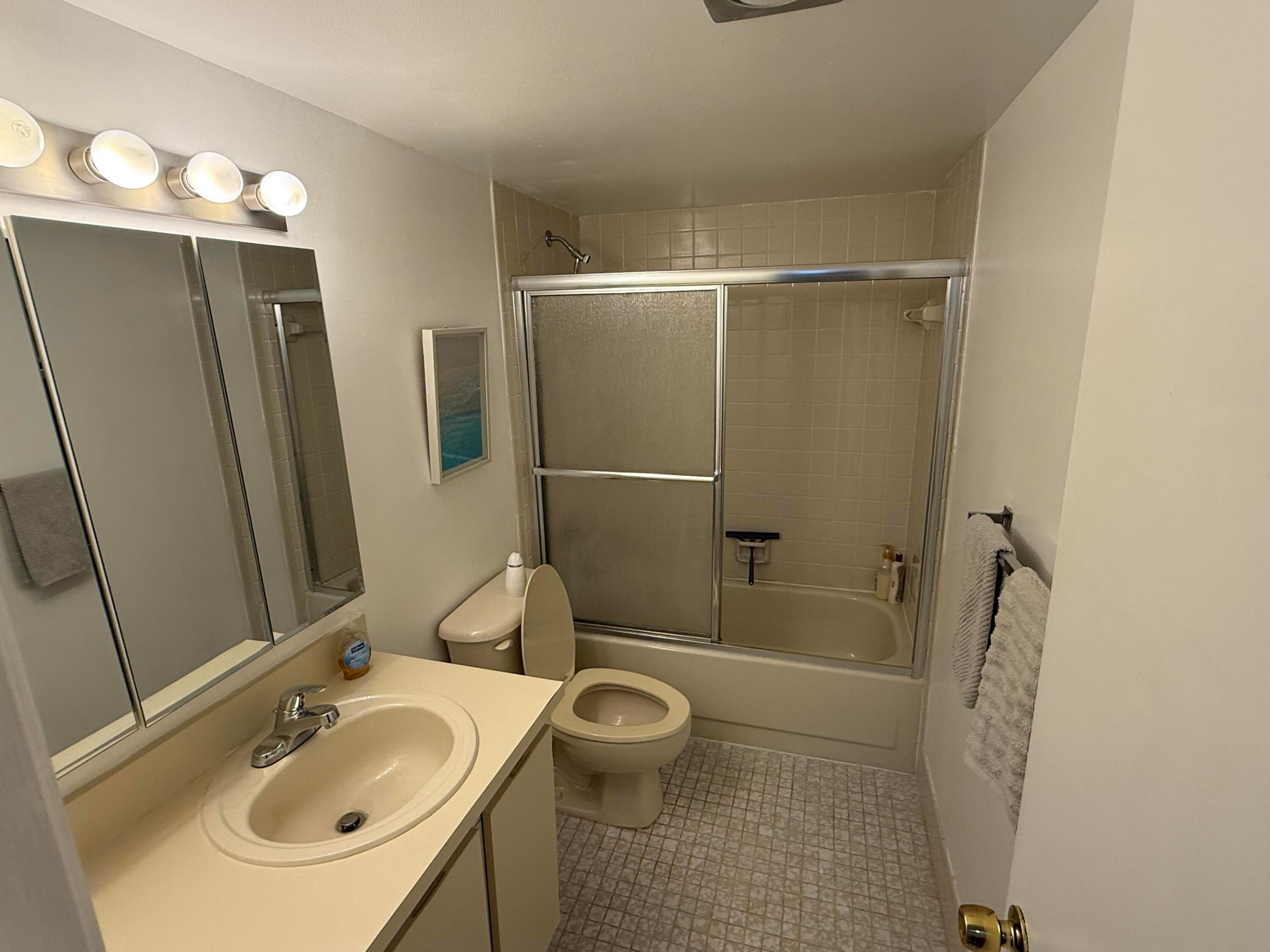 401 SE 3rd #204, Dania Beach FL 33004
