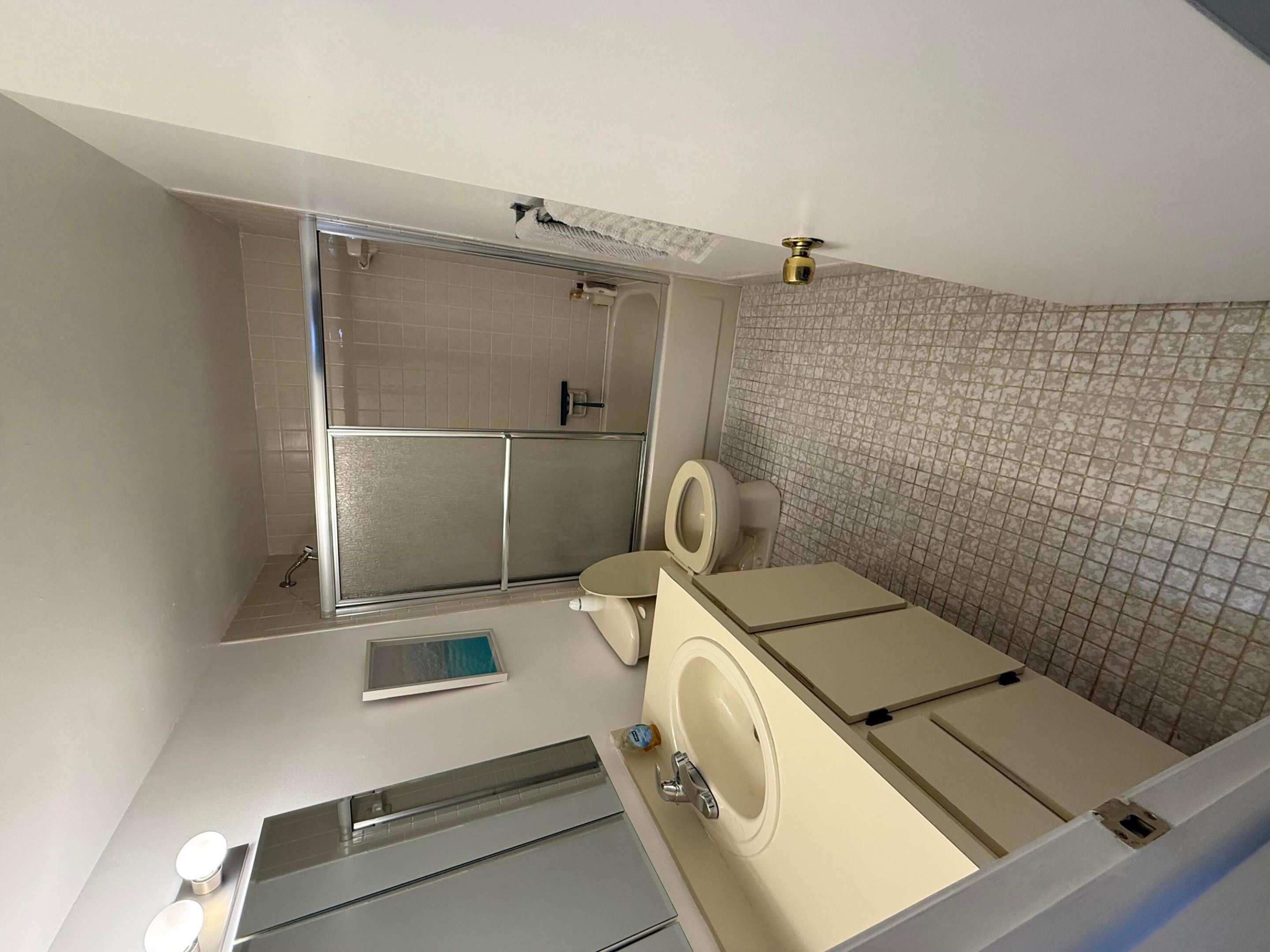 401 SE 3rd #204, Dania Beach FL 33004