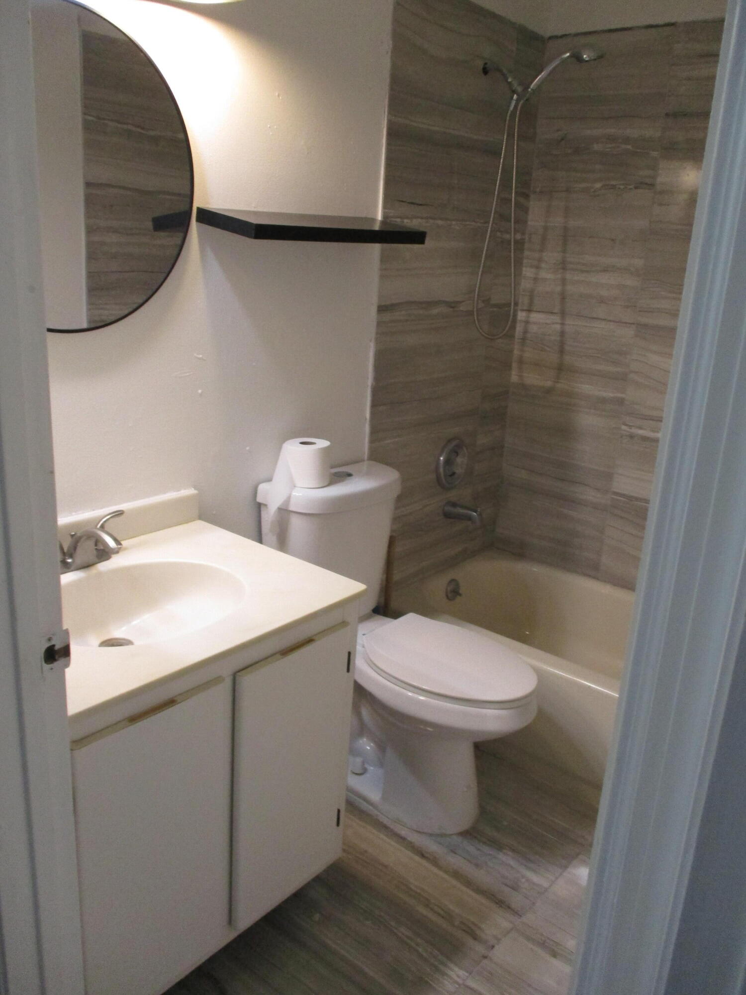 6751 N University #320, Tamarac FL 33321
