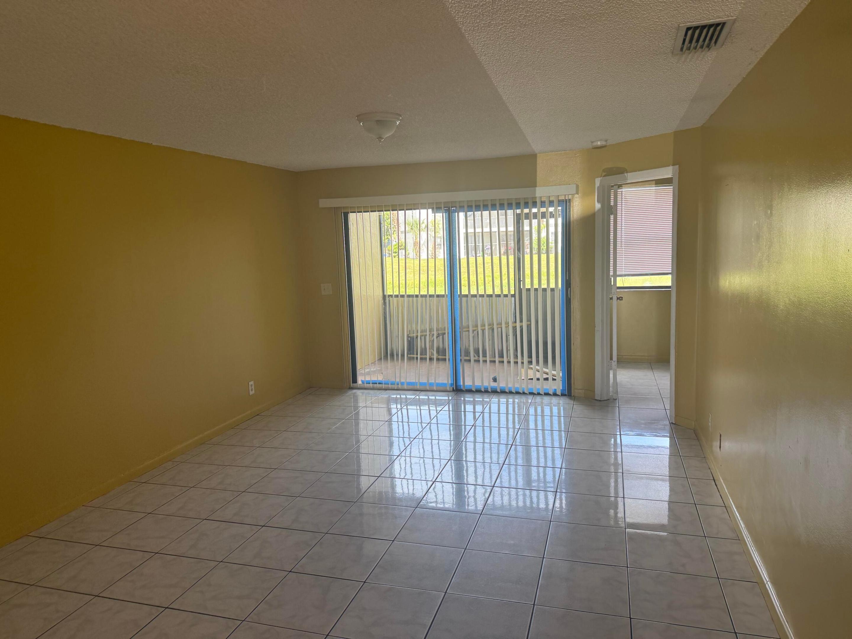 2511 NW 56th #111, Lauderhill FL 33313