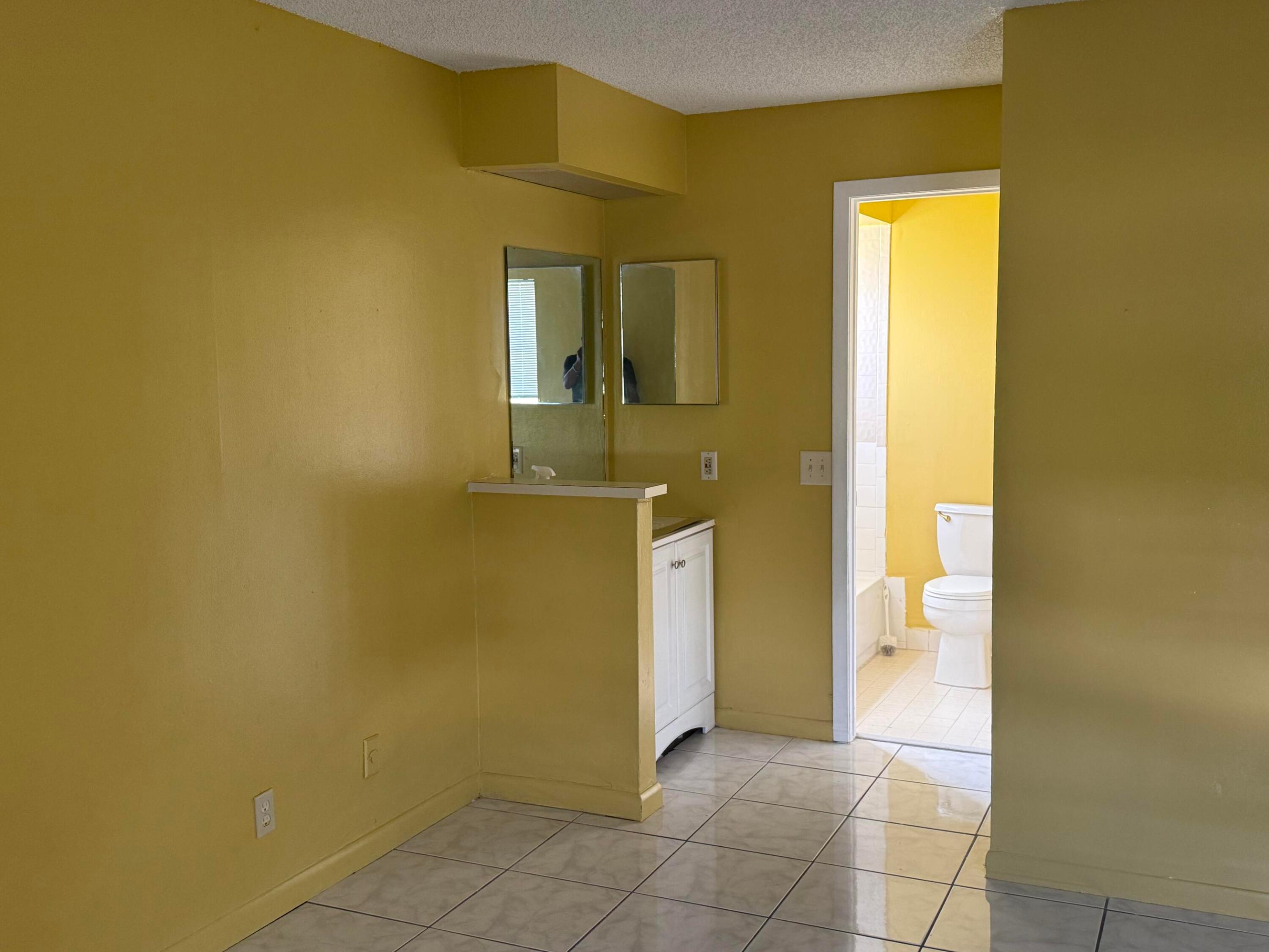2511 NW 56th #111, Lauderhill FL 33313