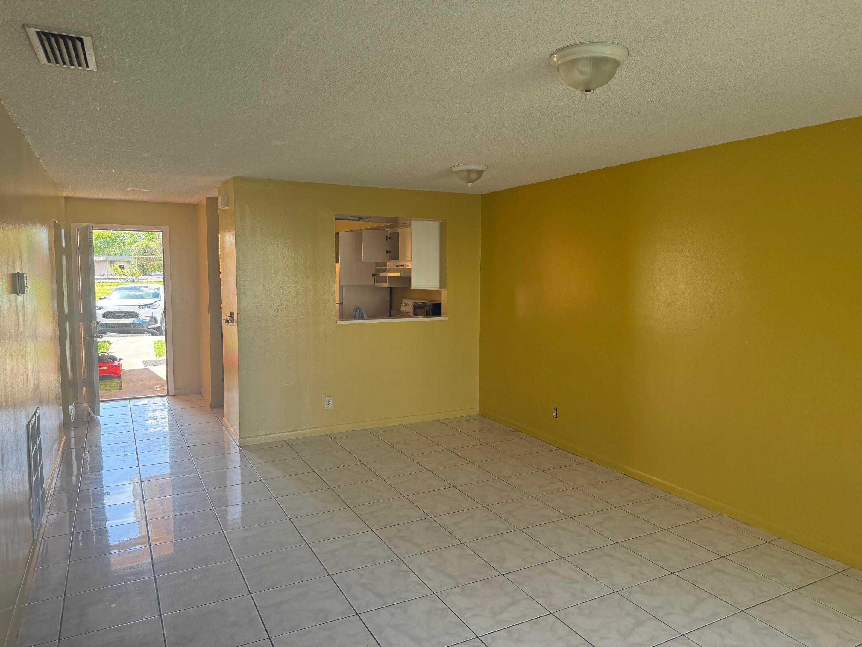 2511 NW 56th #111, Lauderhill FL 33313