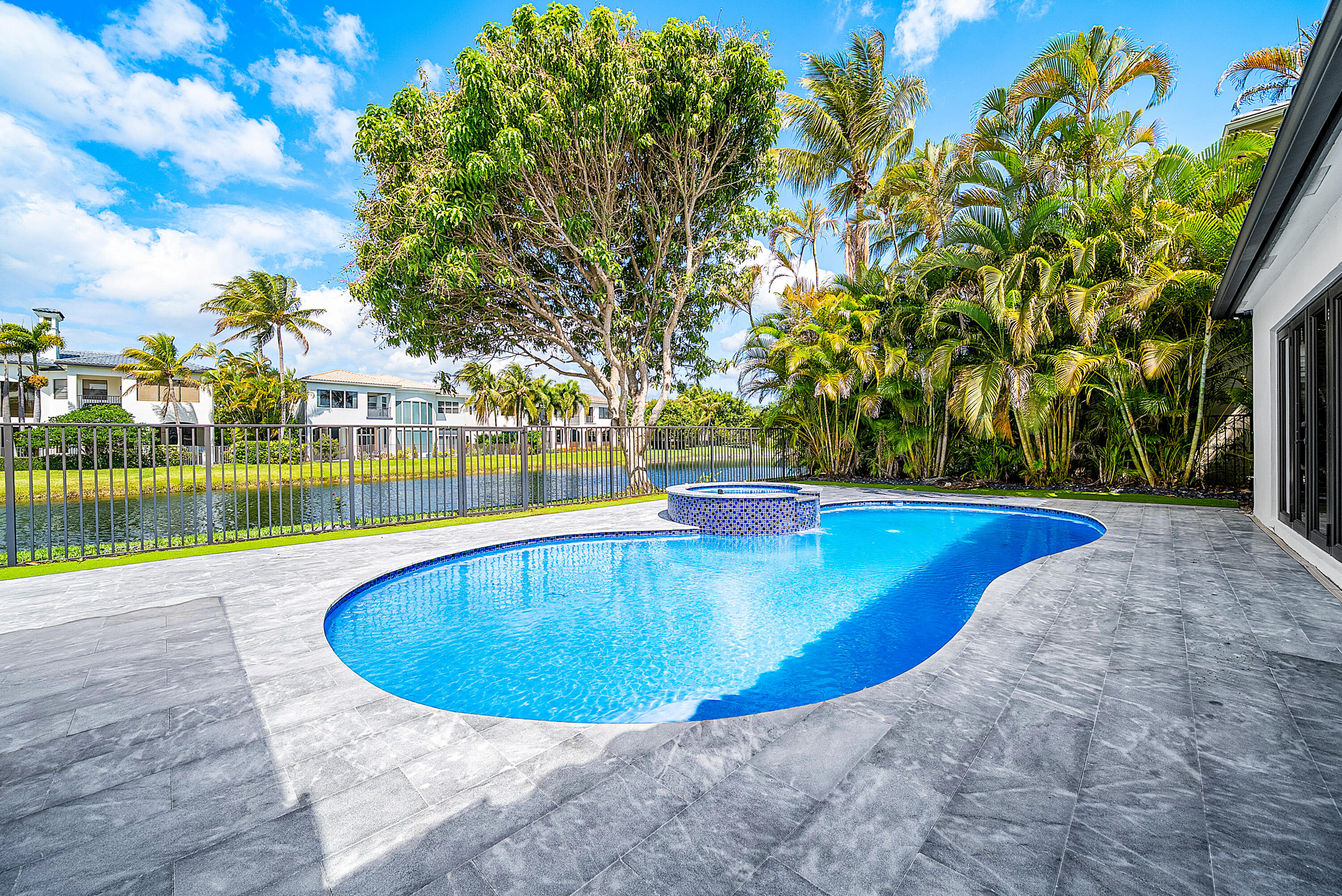 17585 Middlebrook, Boca Raton FL 33496