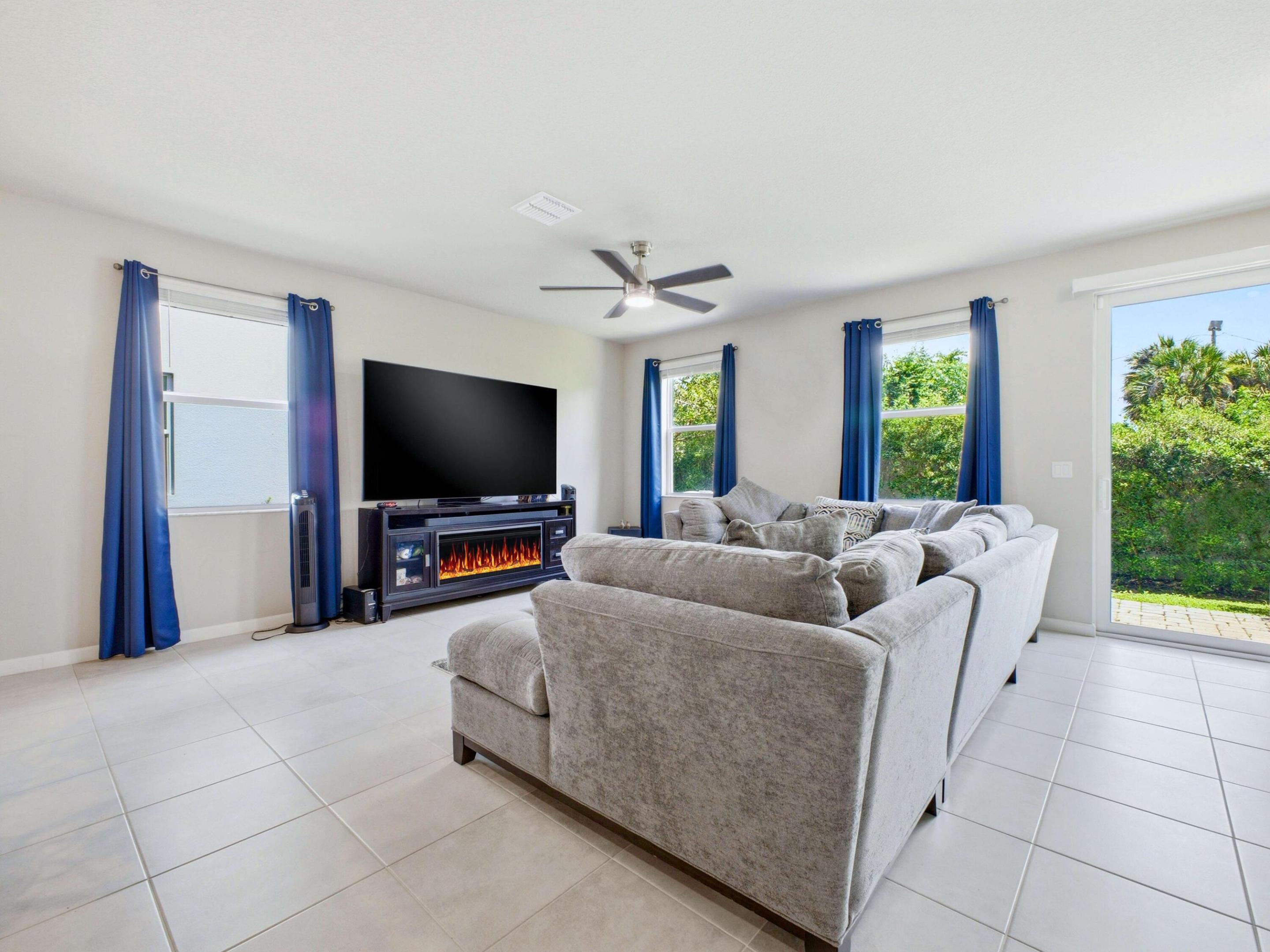 5720 Mentmore, West Palm Beach FL 33407