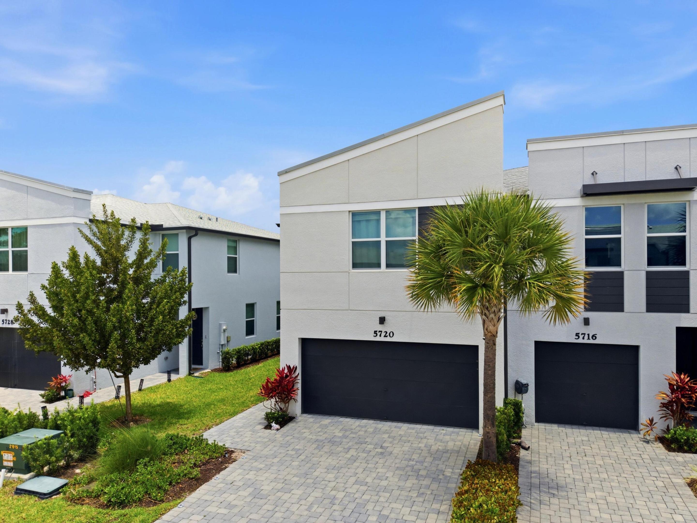 5720 Mentmore, West Palm Beach FL 33407