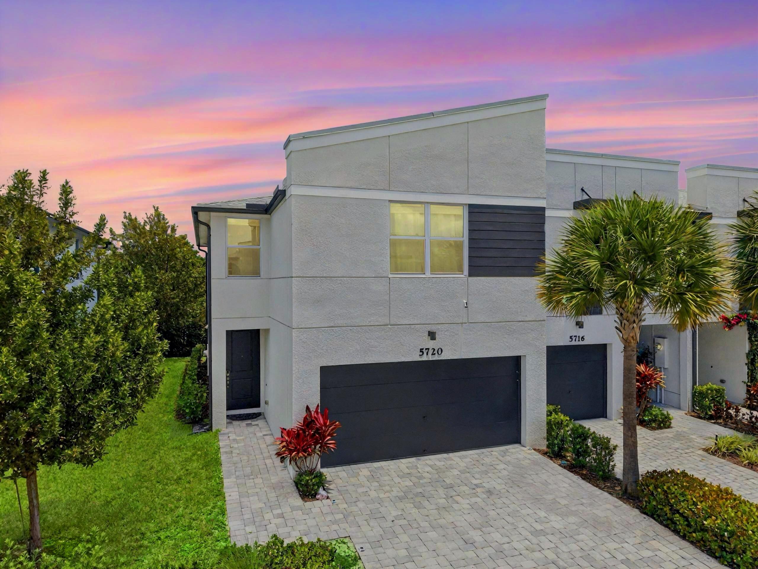 5720 Mentmore, West Palm Beach FL 33407