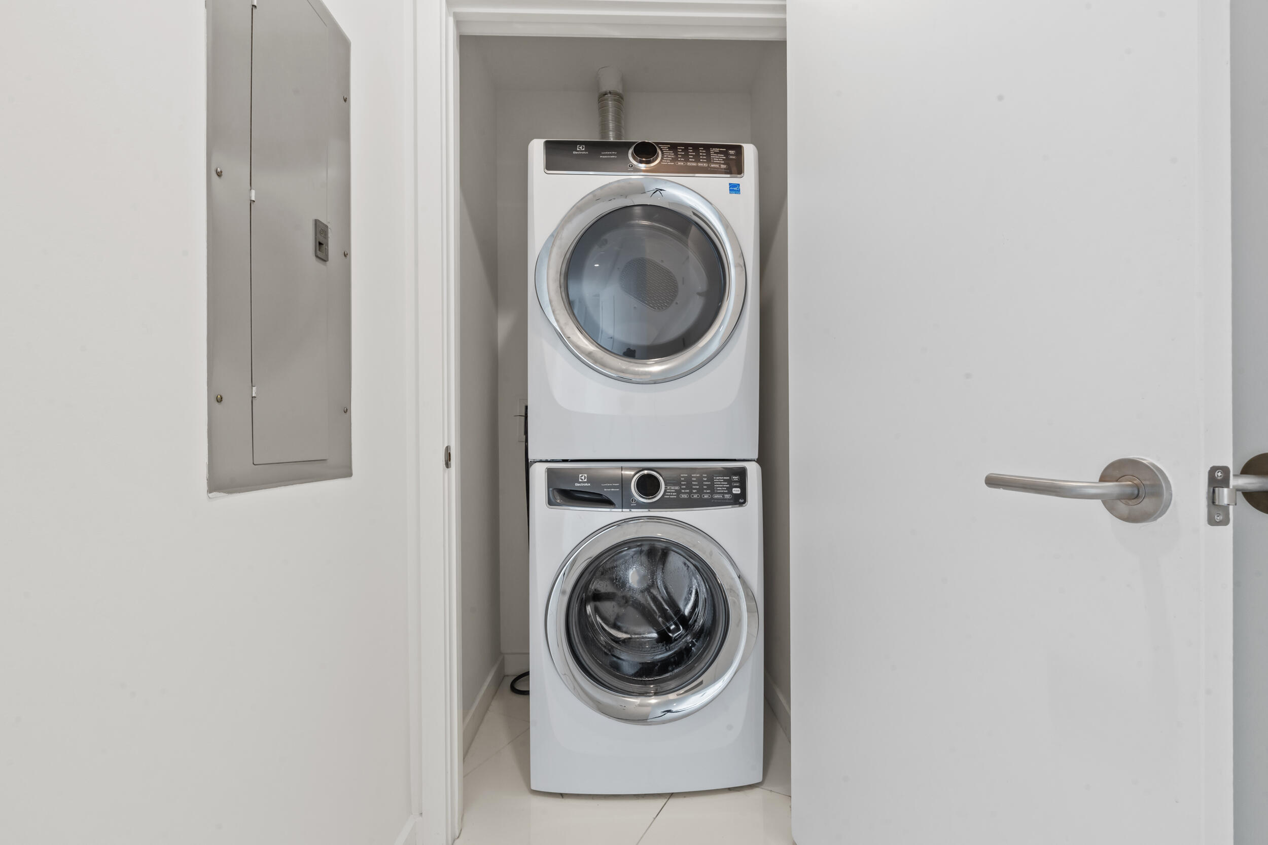 851 NE 1st #3202, Miami FL 33130