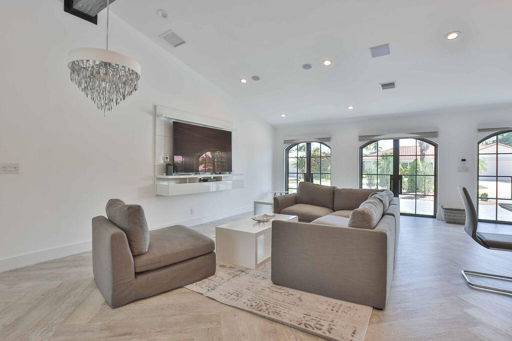 713 Forsyth, Boca Raton FL 33487