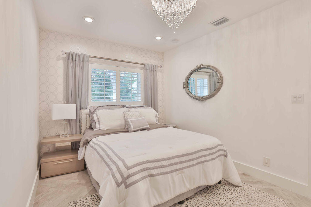 713 Forsyth, Boca Raton FL 33487