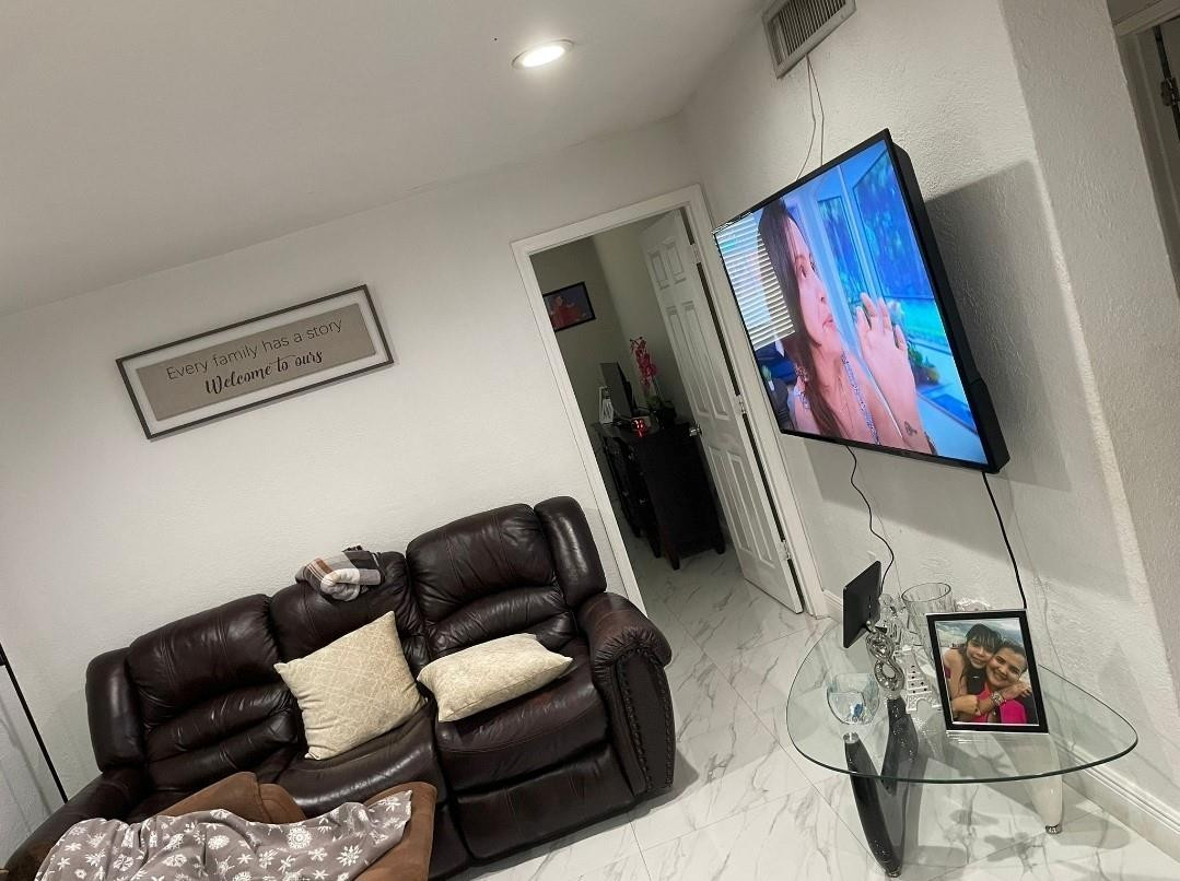 4655 Palm, Hialeah FL 33012