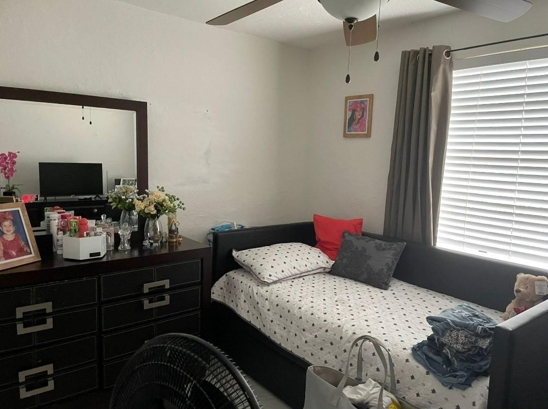 4655 Palm, Hialeah FL 33012