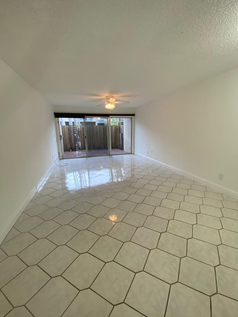15385 S Dixie #12, Palmetto Bay FL 33157