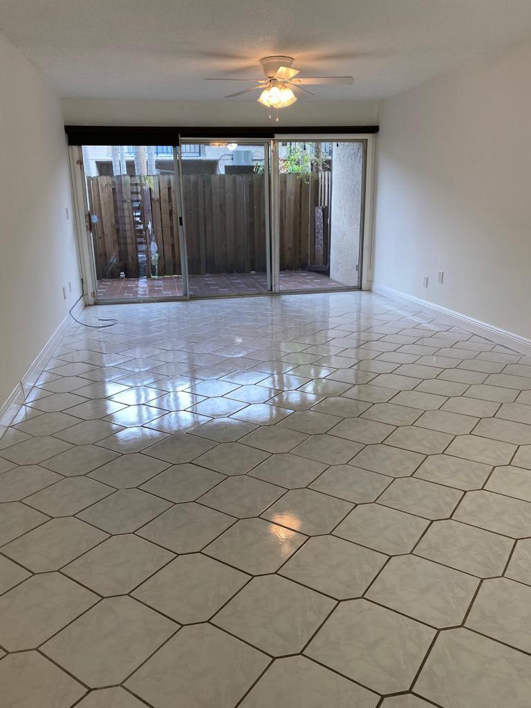 15385 S Dixie #12, Palmetto Bay FL 33157