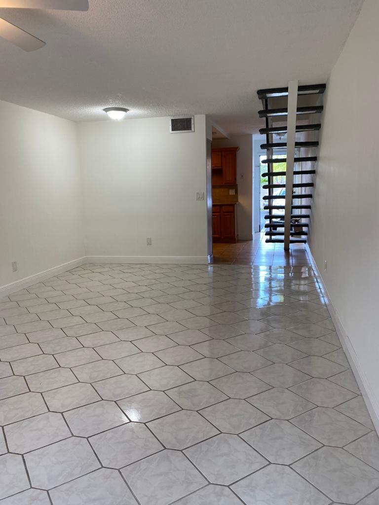 15385 S Dixie #12, Palmetto Bay FL 33157