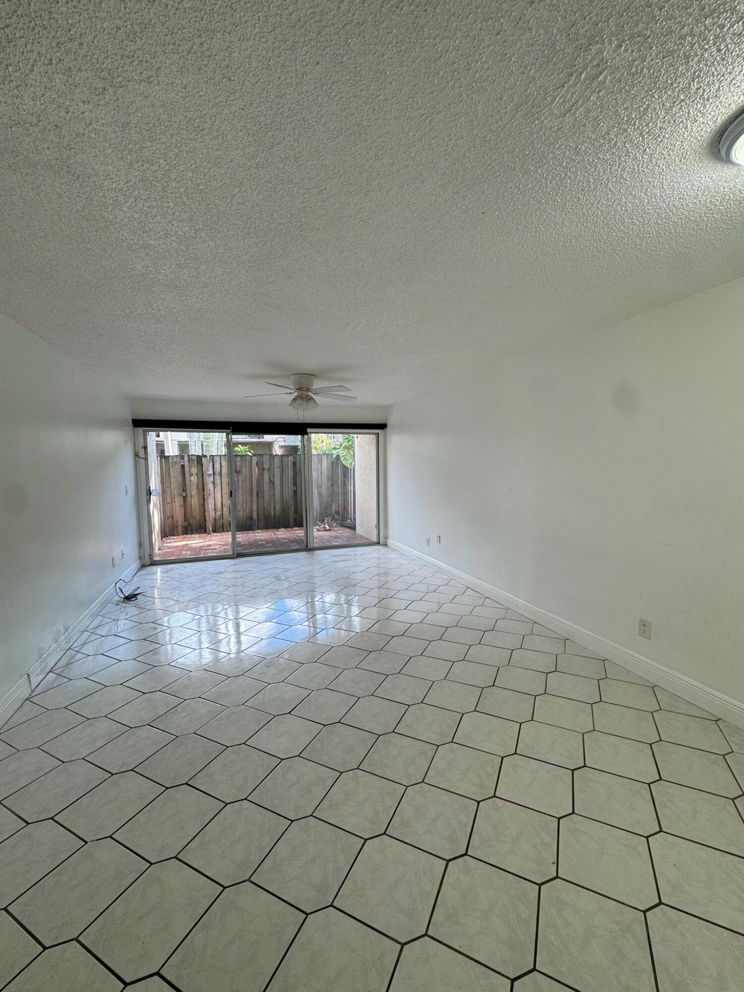 15385 S Dixie #12, Palmetto Bay FL 33157