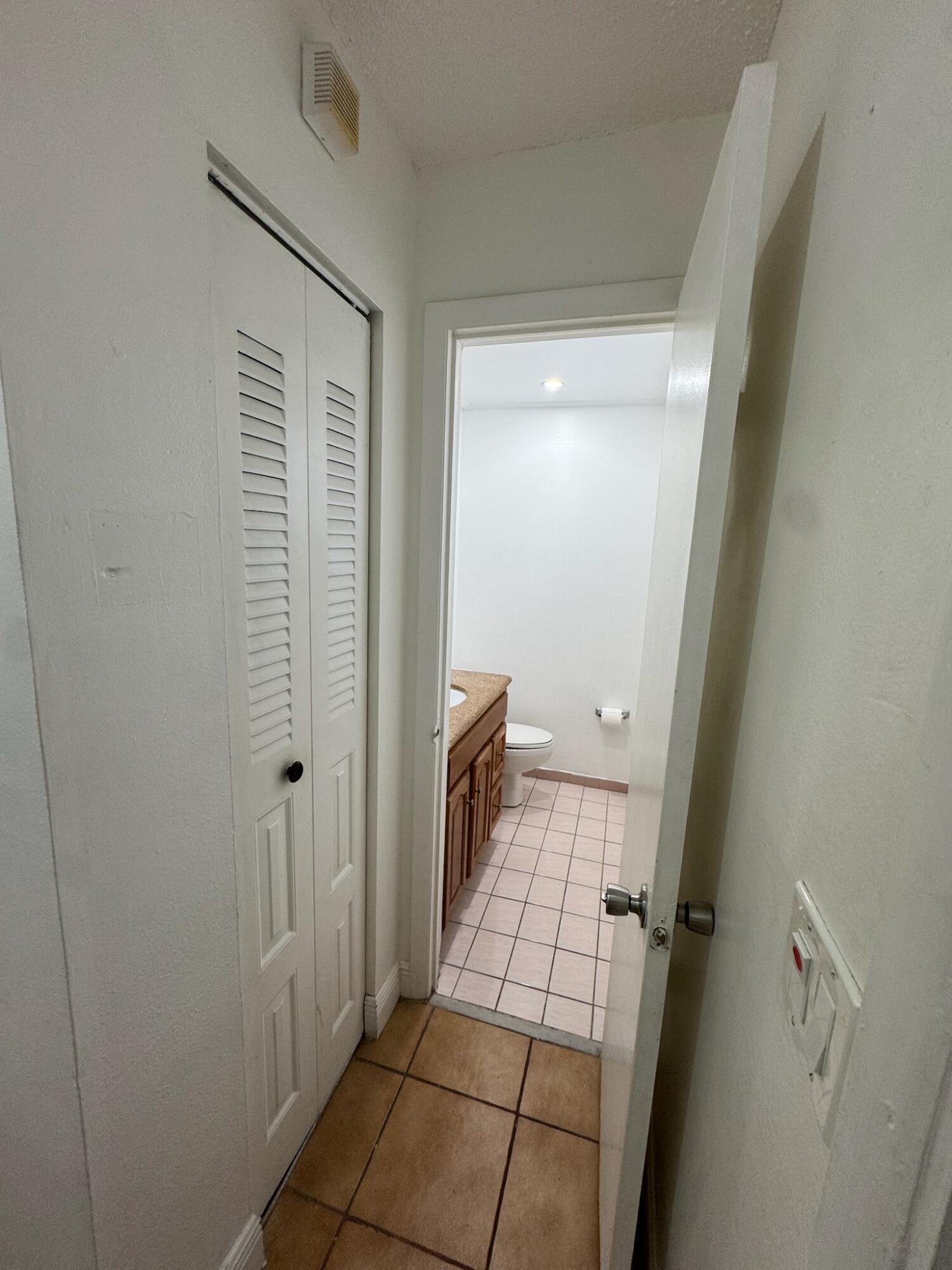 15385 S Dixie #12, Palmetto Bay FL 33157