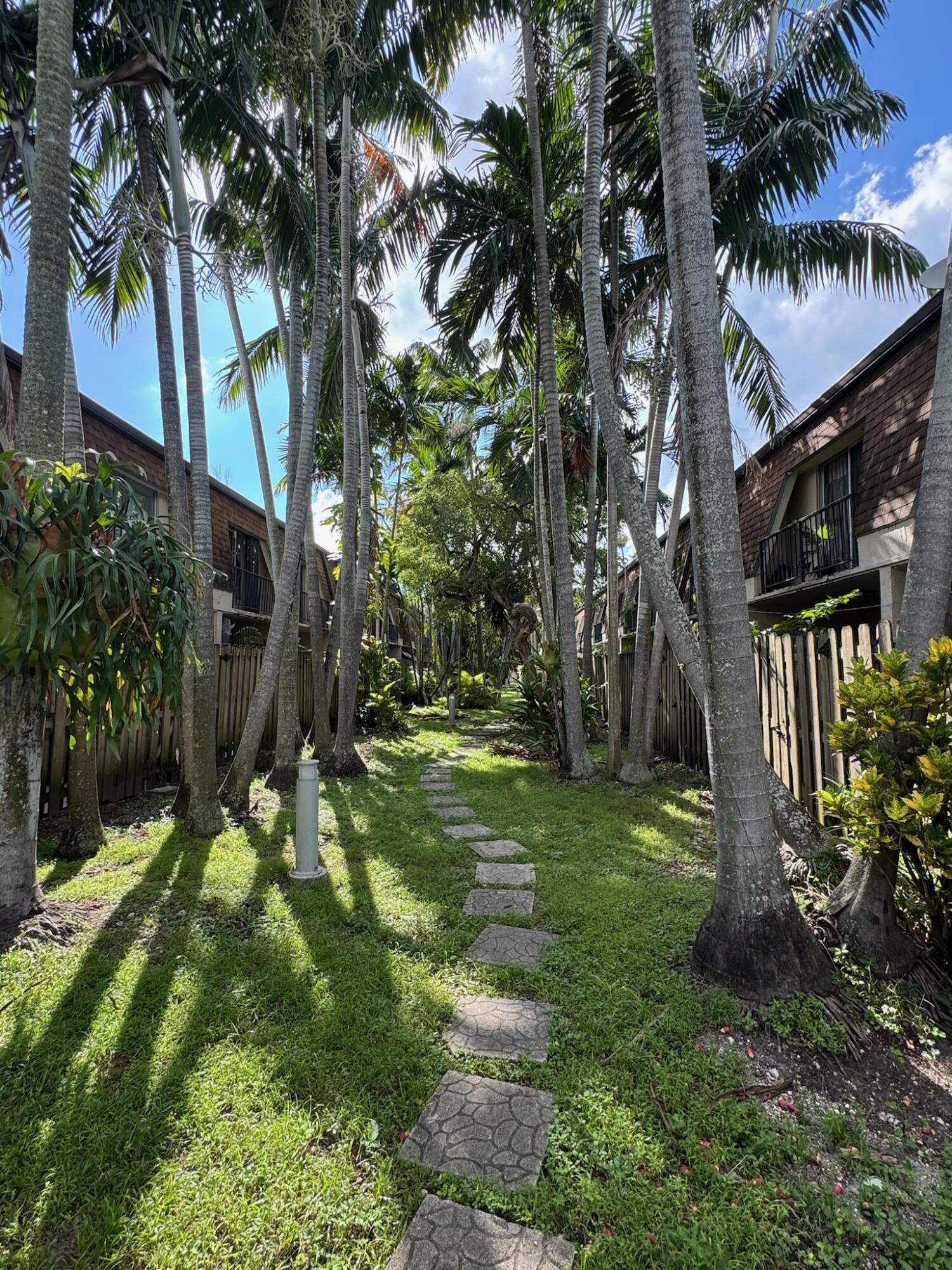 15385 S Dixie #12, Palmetto Bay FL 33157