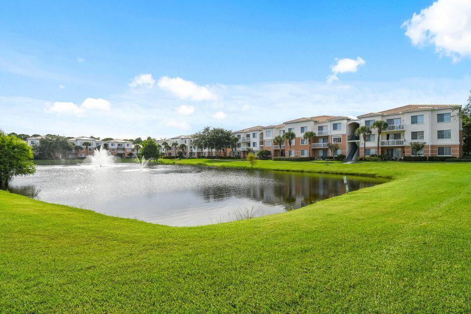 7302 W Myrtlewood Cir, Palm Beach Gardens FL 33418