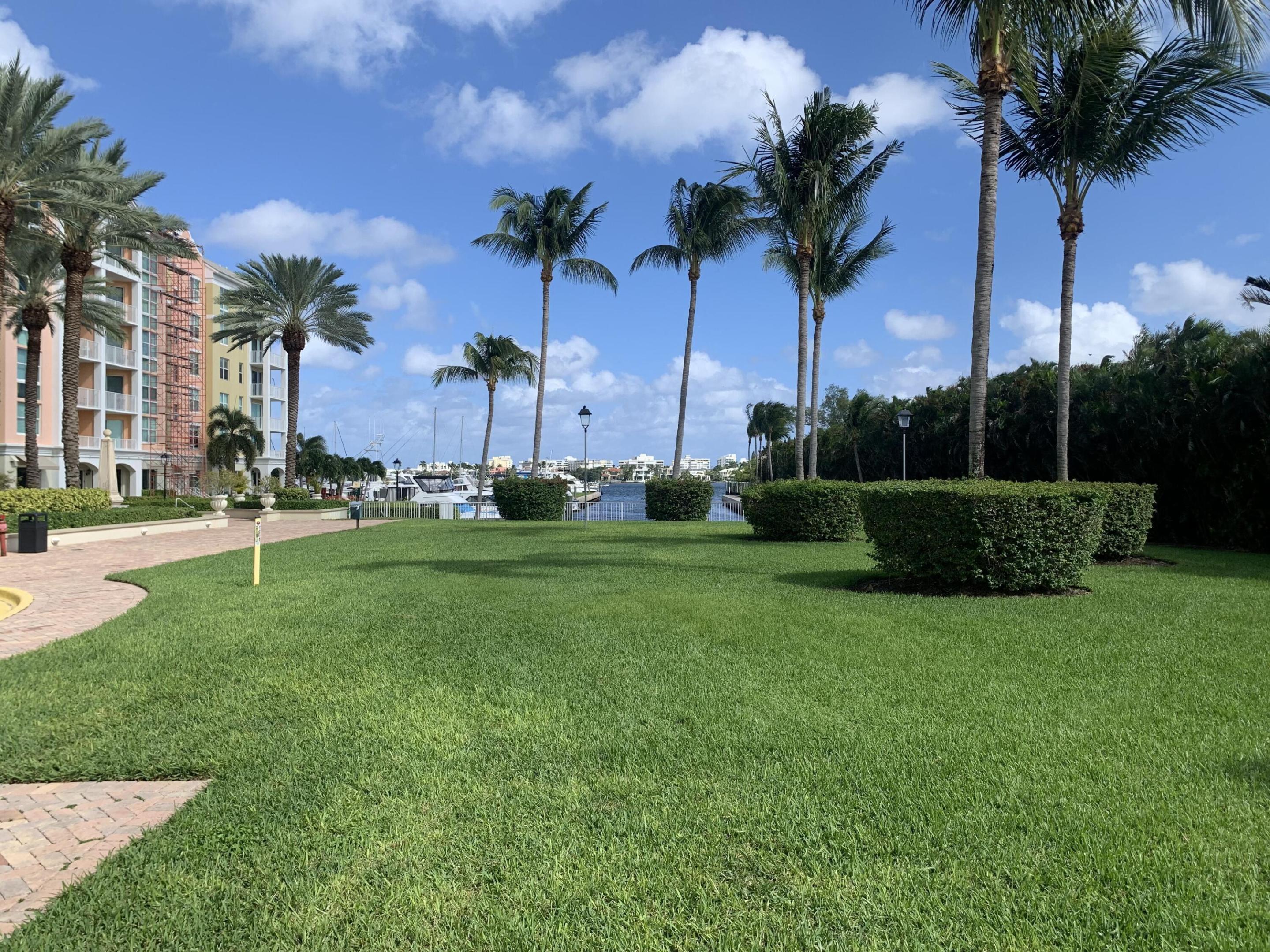 806 E Windward #111, Lantana FL 33462