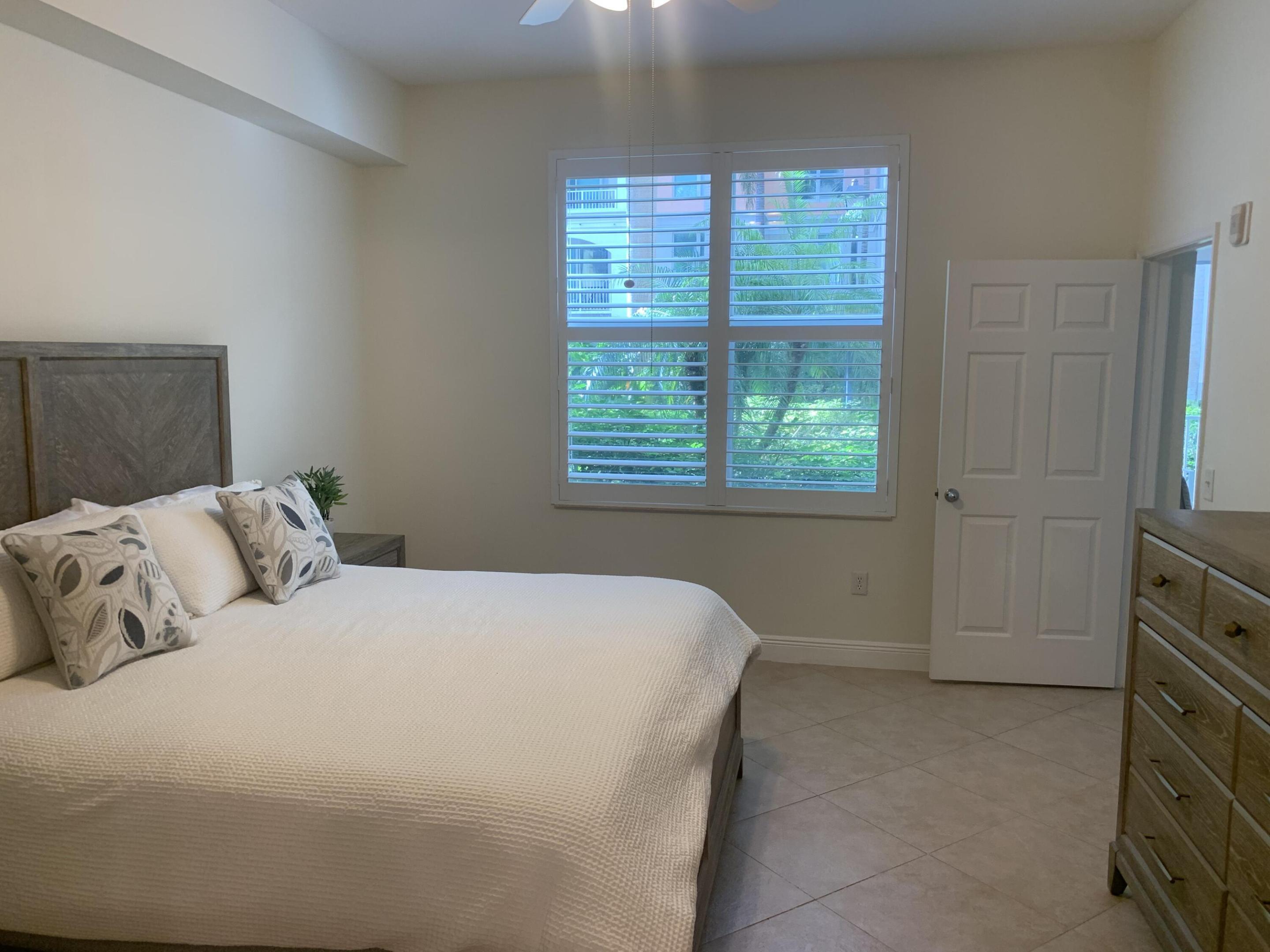 806 E Windward #111, Lantana FL 33462