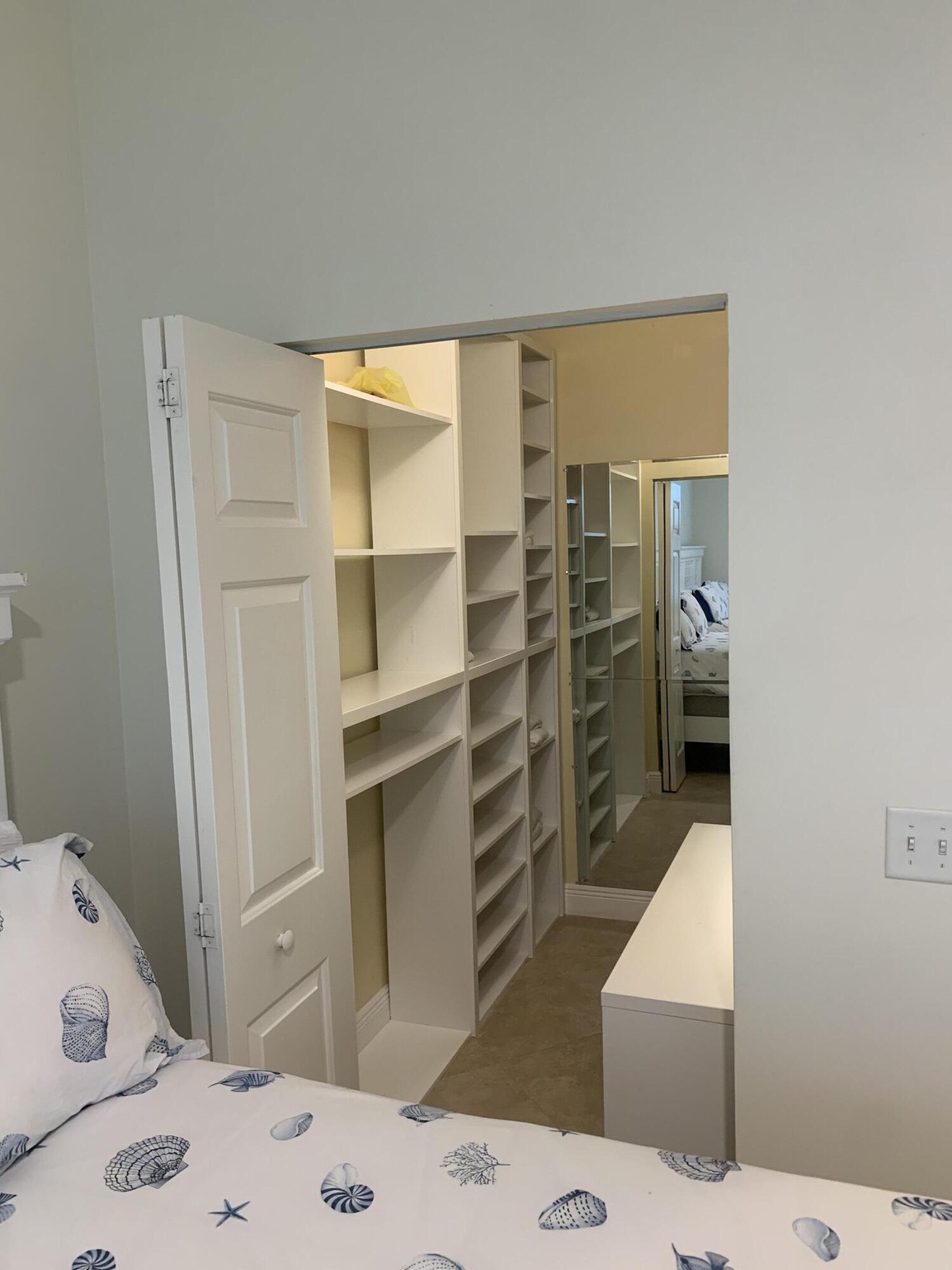 806 E Windward #111, Lantana FL 33462