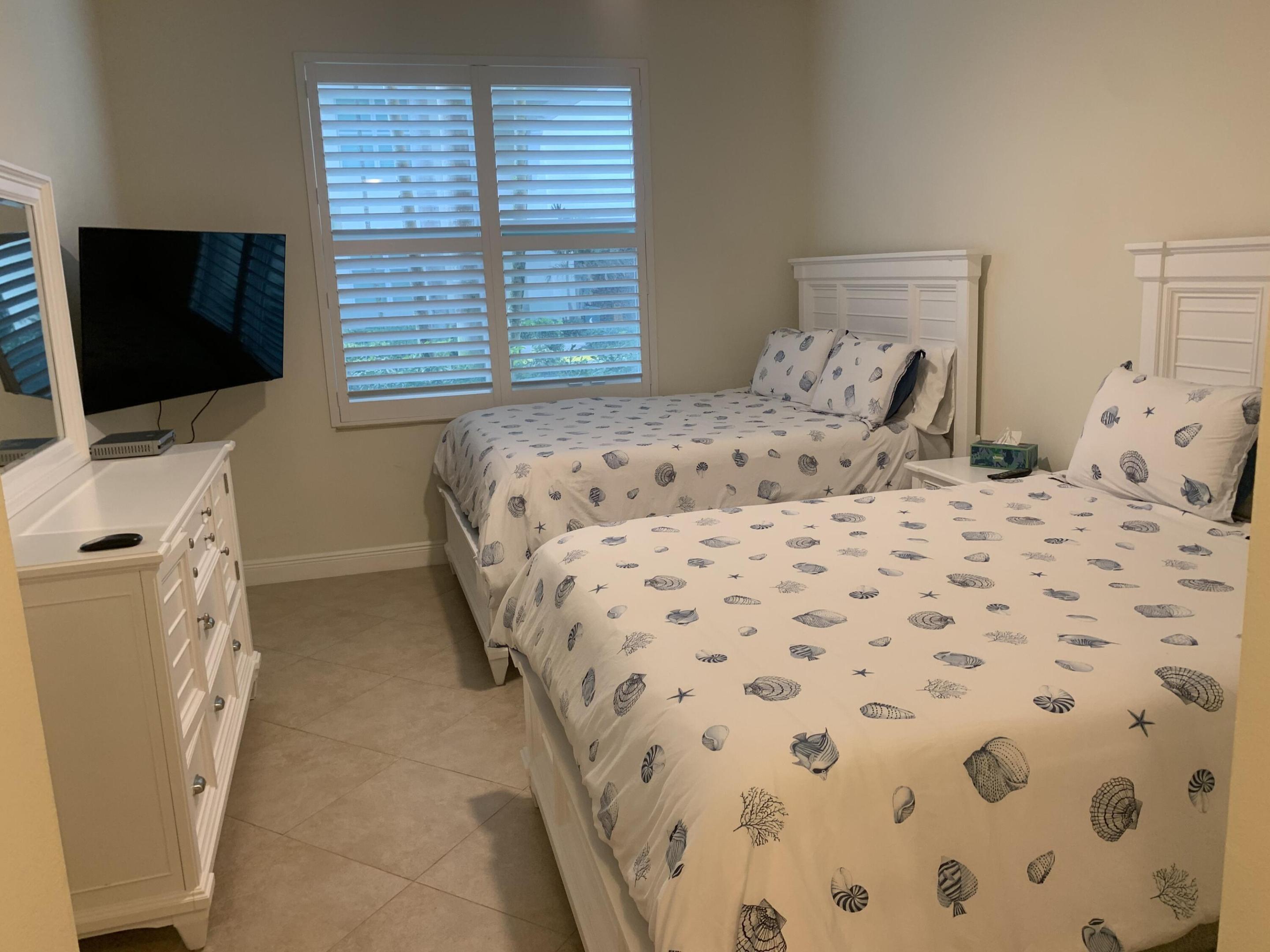 806 E Windward #111, Lantana FL 33462