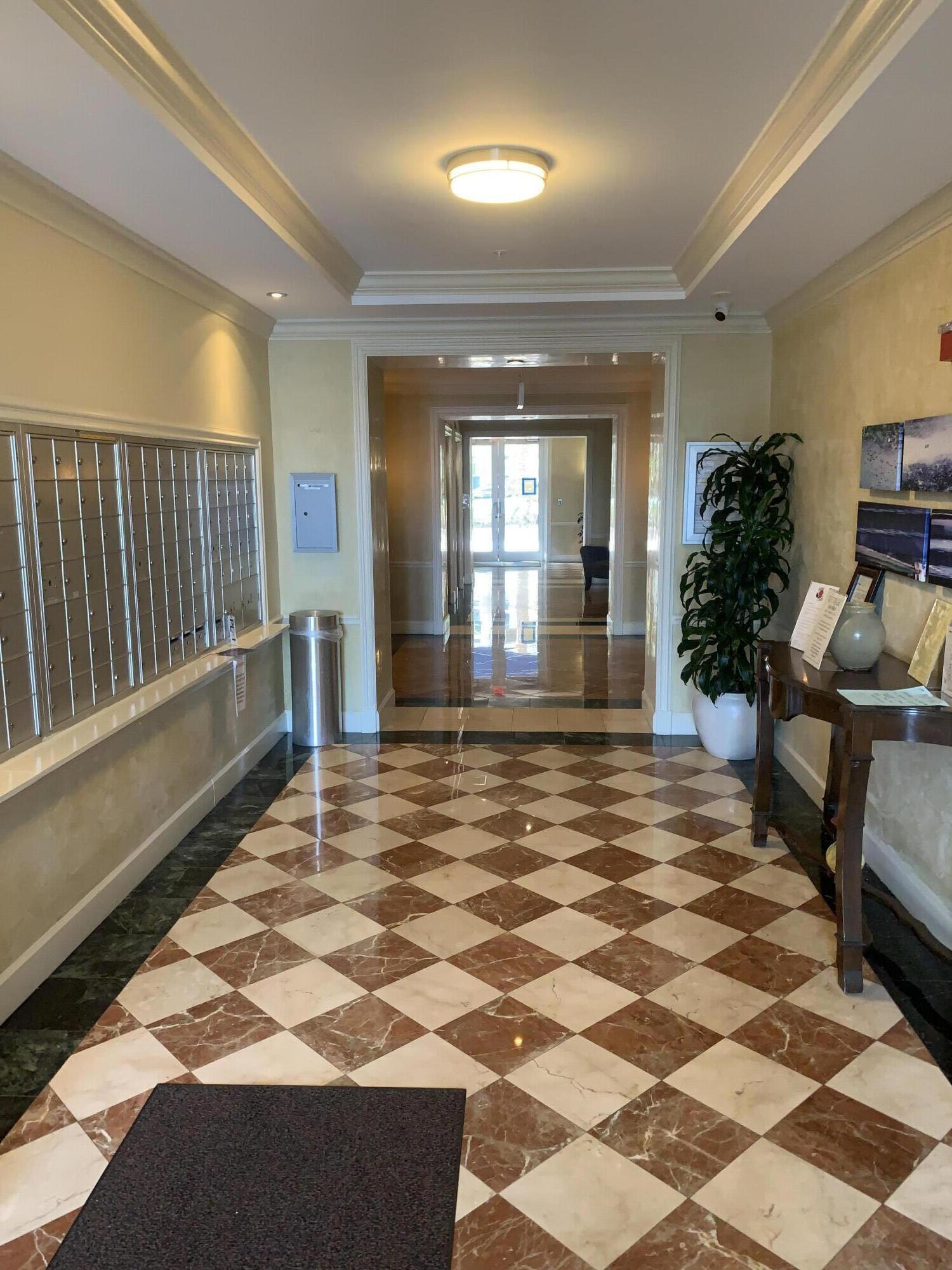 806 E Windward #111, Lantana FL 33462