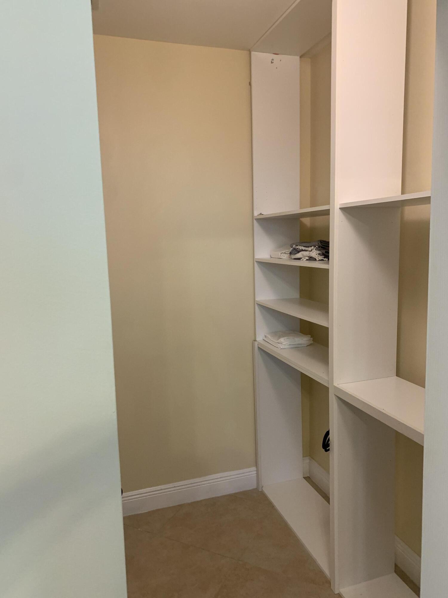 806 E Windward #111, Lantana FL 33462