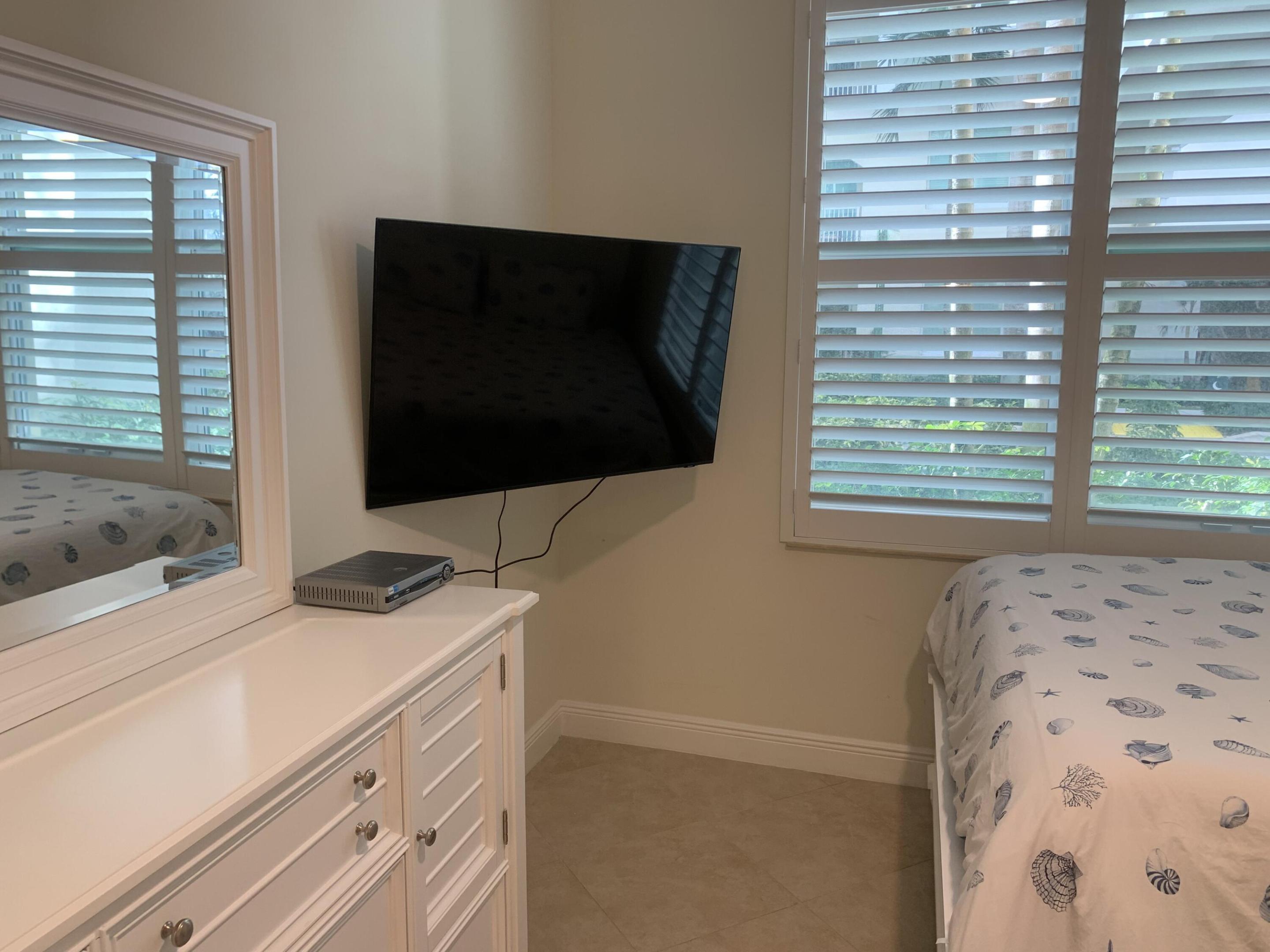 806 E Windward #111, Lantana FL 33462