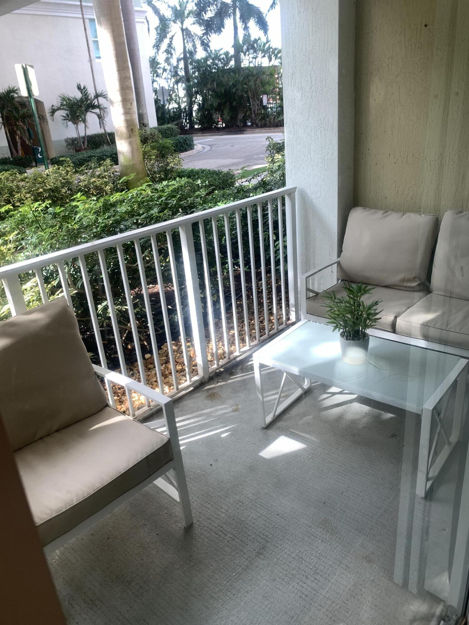 806 E Windward #111, Lantana FL 33462