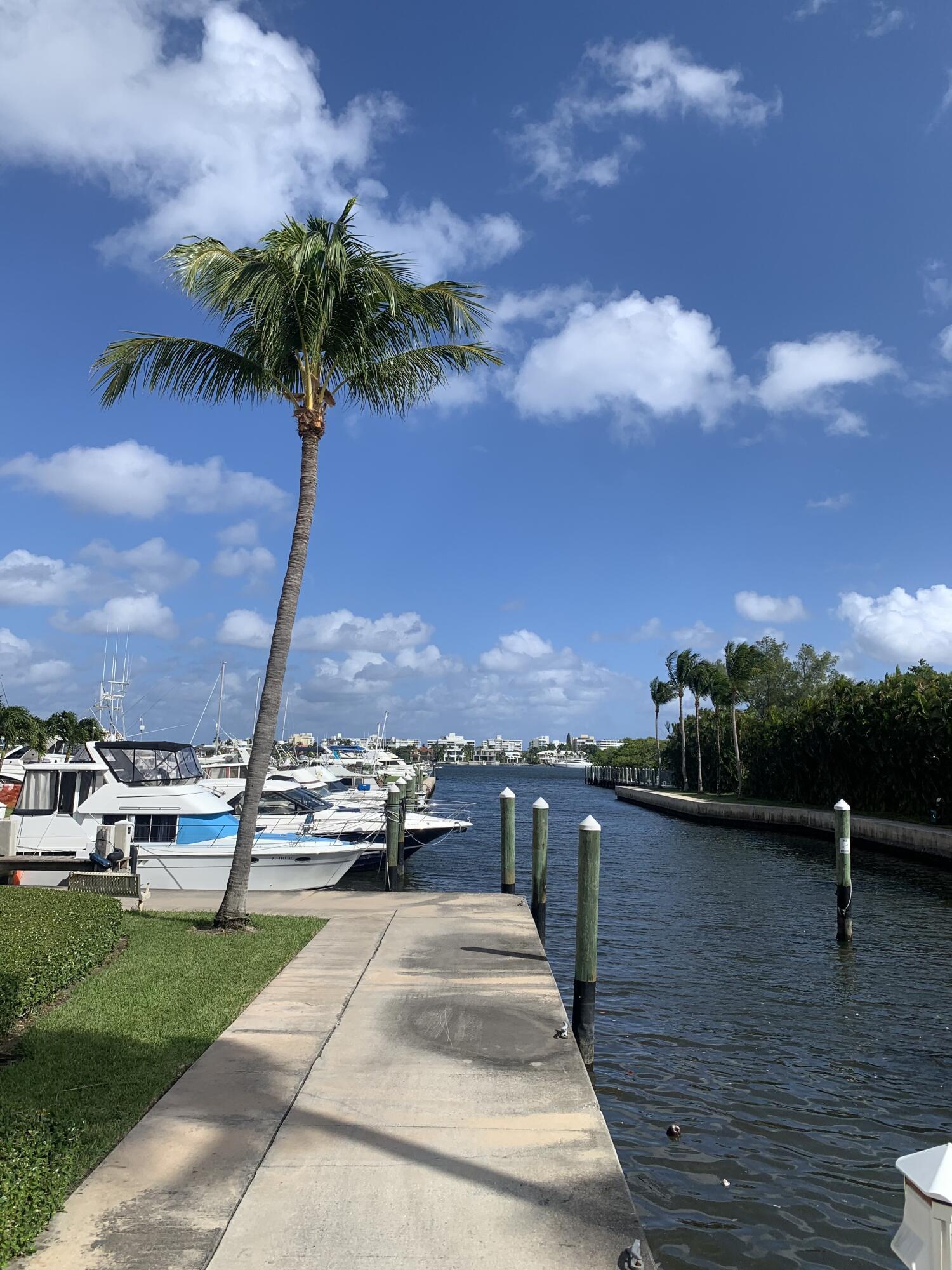 806 E Windward #111, Lantana FL 33462