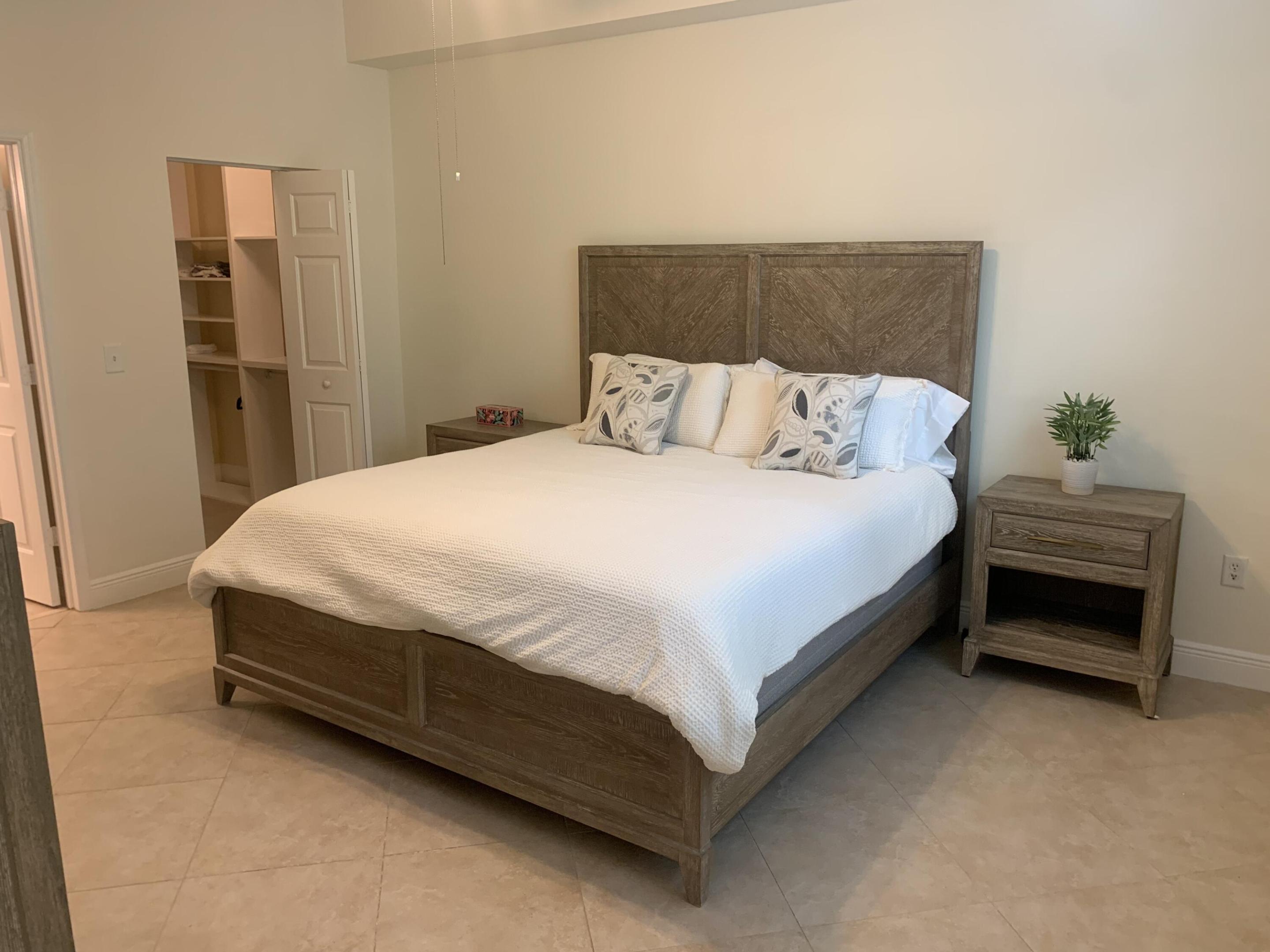 806 E Windward #111, Lantana FL 33462
