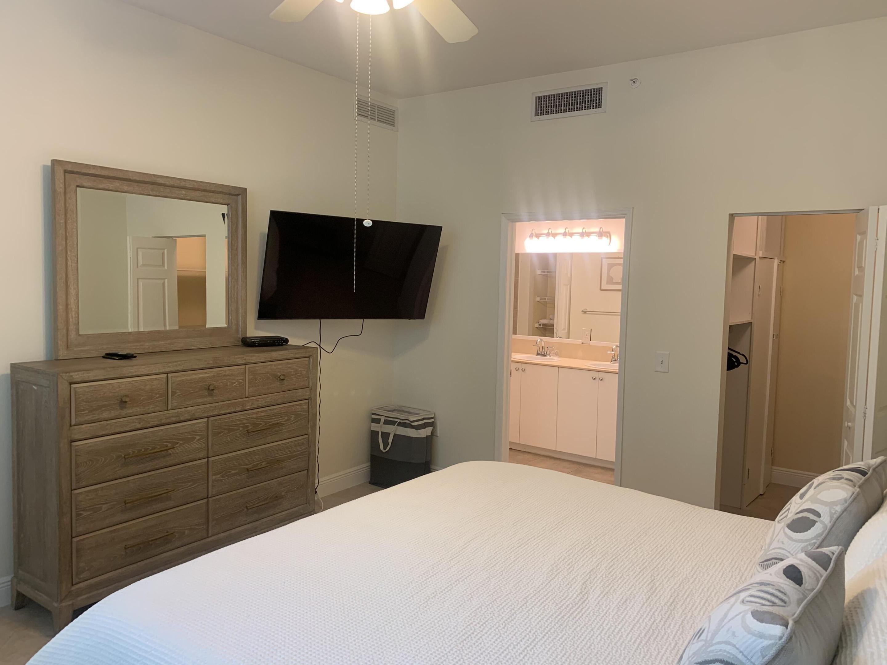 806 E Windward #111, Lantana FL 33462