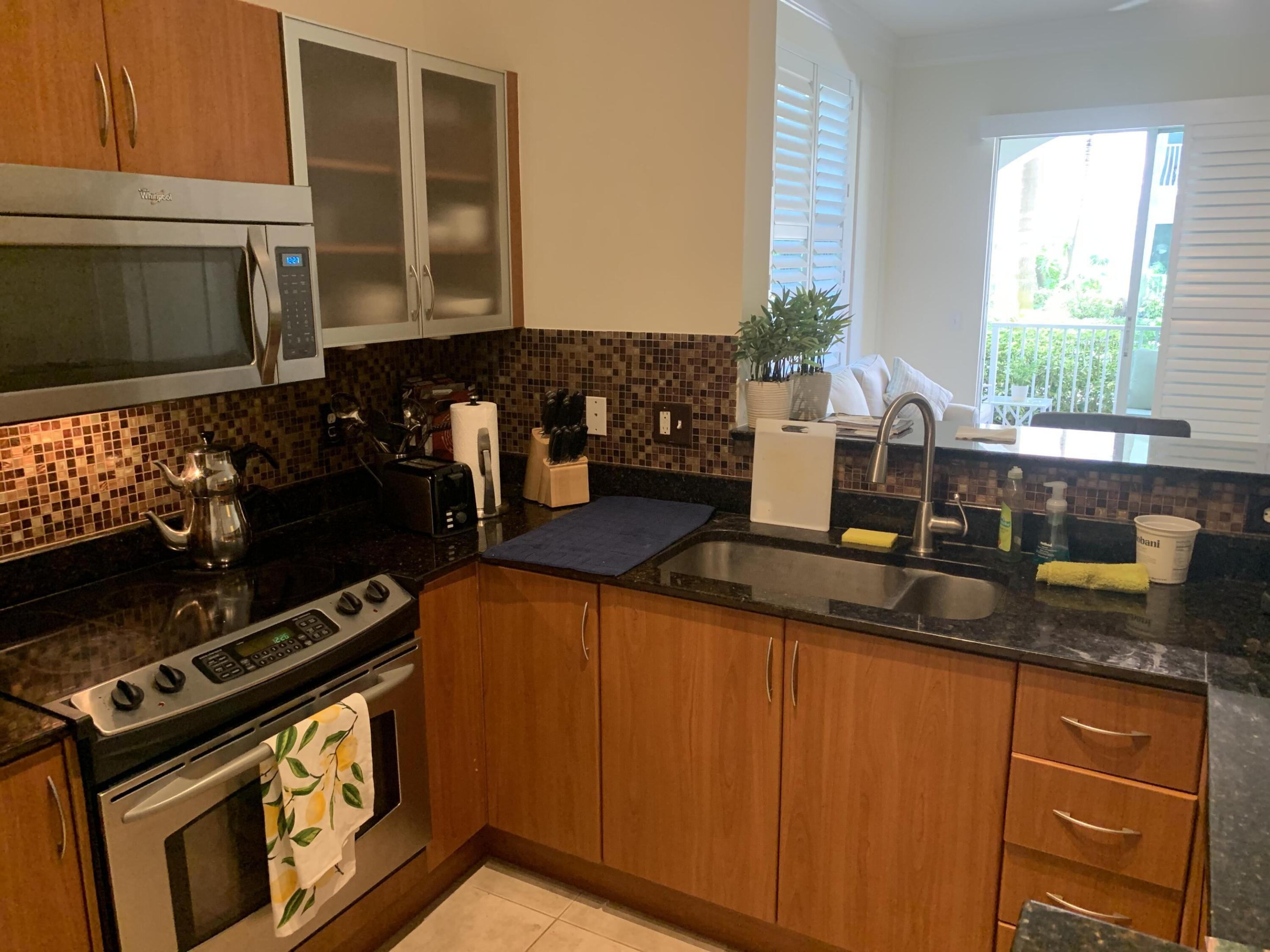 806 E Windward #111, Lantana FL 33462