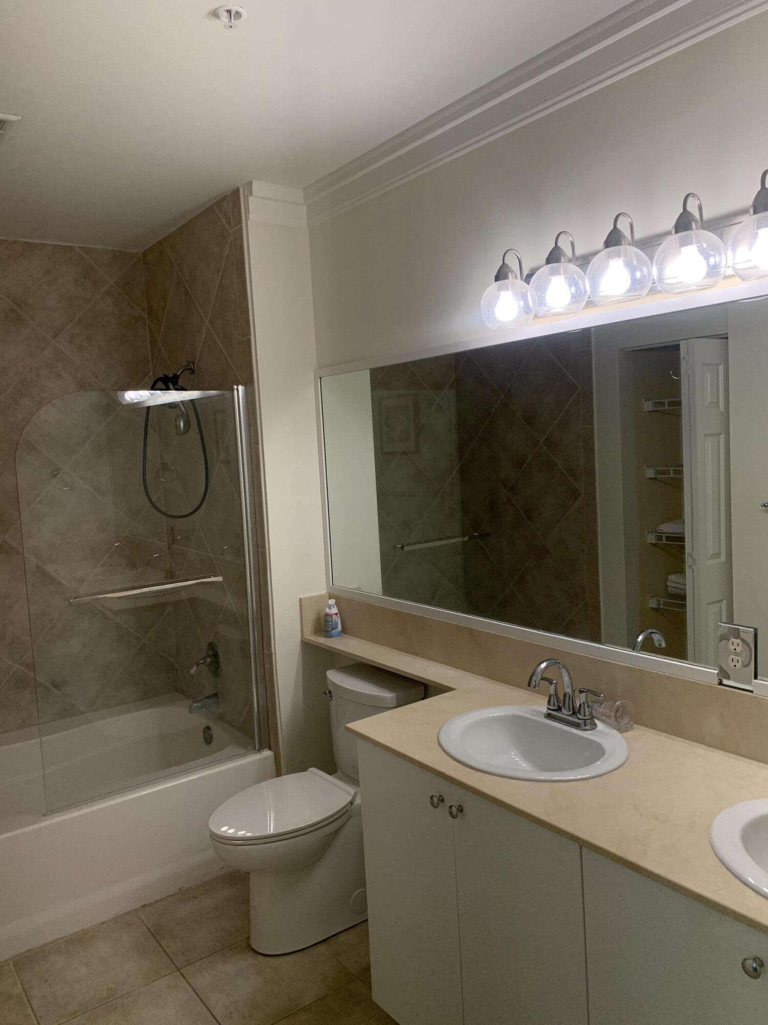 806 E Windward #111, Lantana FL 33462