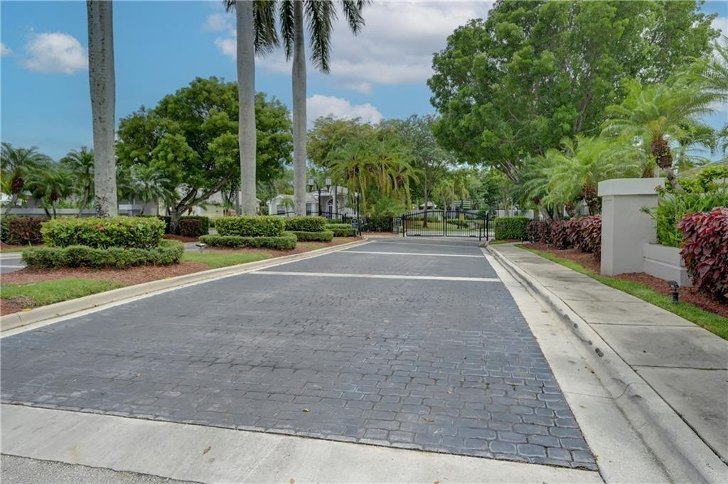 8171 Hampton Wood, Boca Raton FL 33433