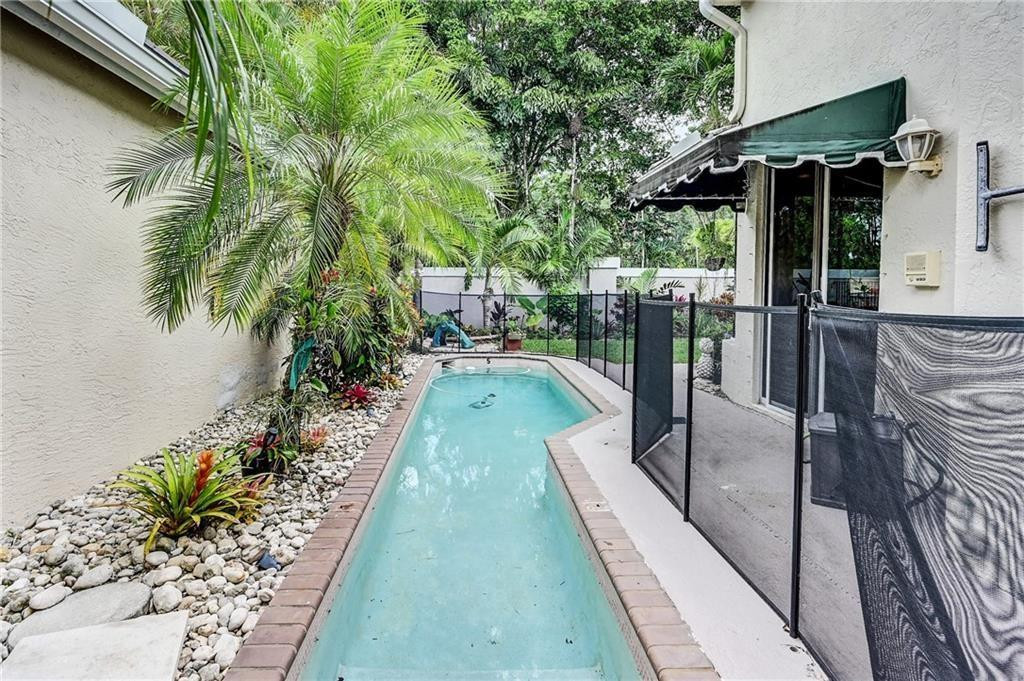 8171 Hampton Wood, Boca Raton FL 33433